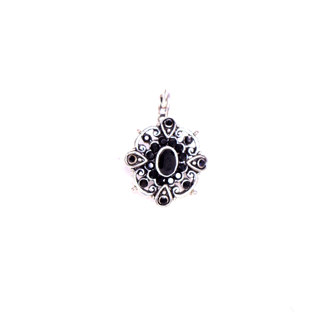 Voir photo 2 de Six paires de boucles d'oreille Six paires de boucles d'oreille Bon état - Vue 2 -