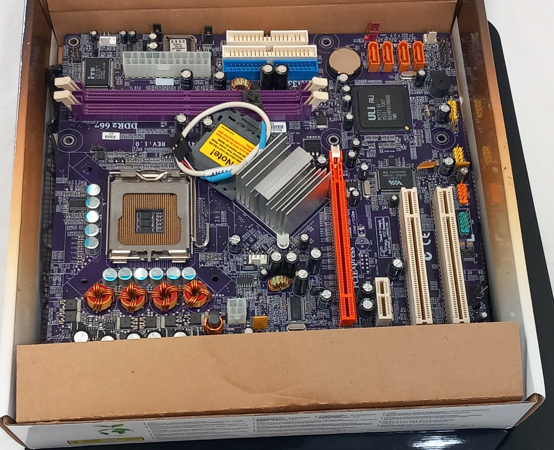 Voir photo 3 de Carte mère Gaming. Gigabyte Carte mère Gaming. Gigabyte Bon état - Vue 3 -