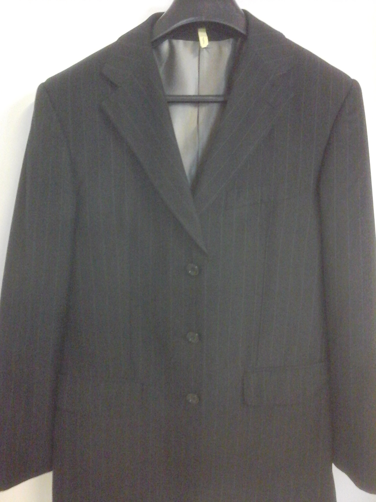 Acheter Costume noir homme(veste+pantalon) ,Mac Douglas collection super 100's. Matière 59 % Laine,40 % Polyester,1% Elasthanne,Doublure 100% viscose,Etat neuf Très bon état - 50,00 € Costume noir homme(veste+pantalon) ,Mac Douglas collection super 100's. Matière 59 % Laine,40 % Polyester,1% Elasthanne,Doublure 100% viscose,Etat neuf Très bon état - reconditionné disponible sur Label Emmaüs