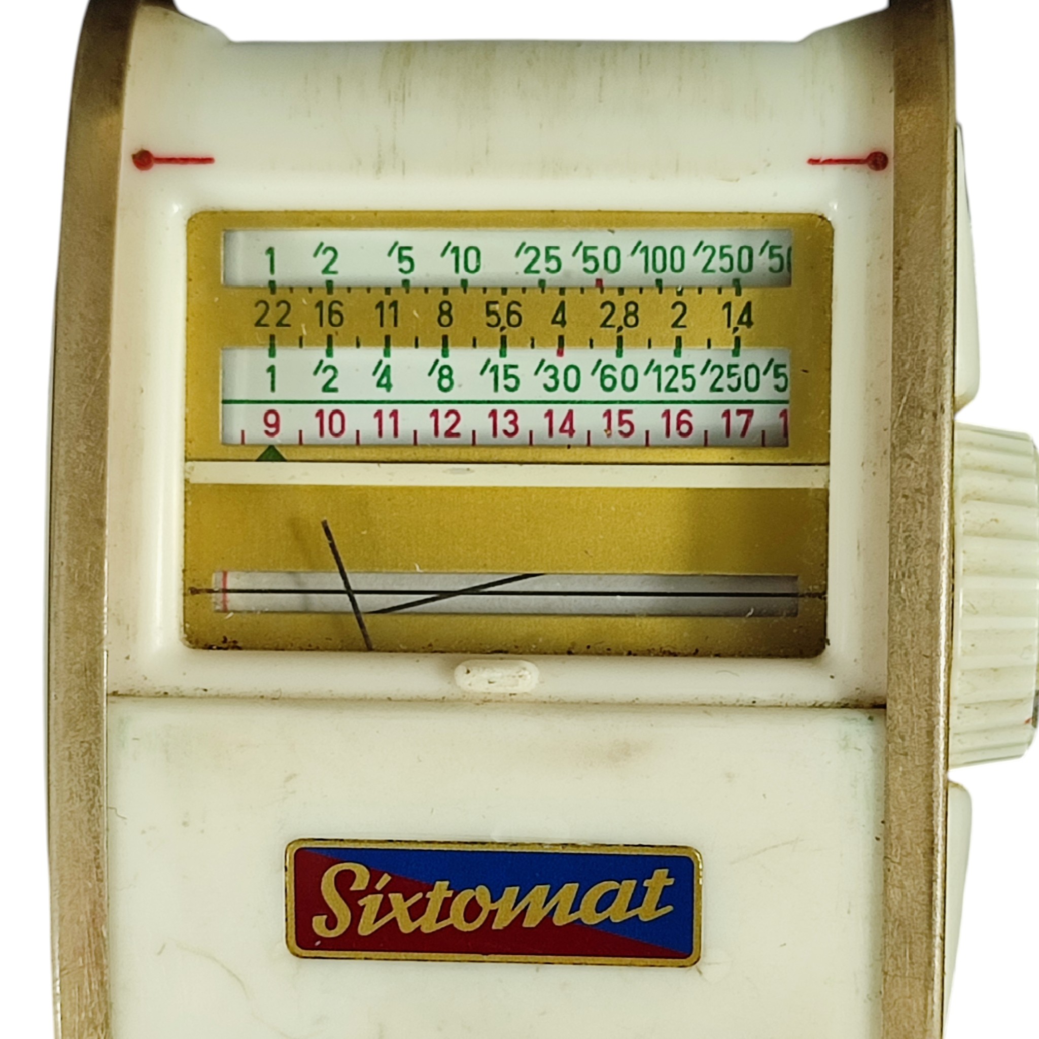 Voir photo 3 de Posemètre vintage SIXTOMAT dans son étui en cuir - années 1960 Posemètre vintage SIXTOMAT dans son étui en cuir - années 1960 État correct - Vue 3 -