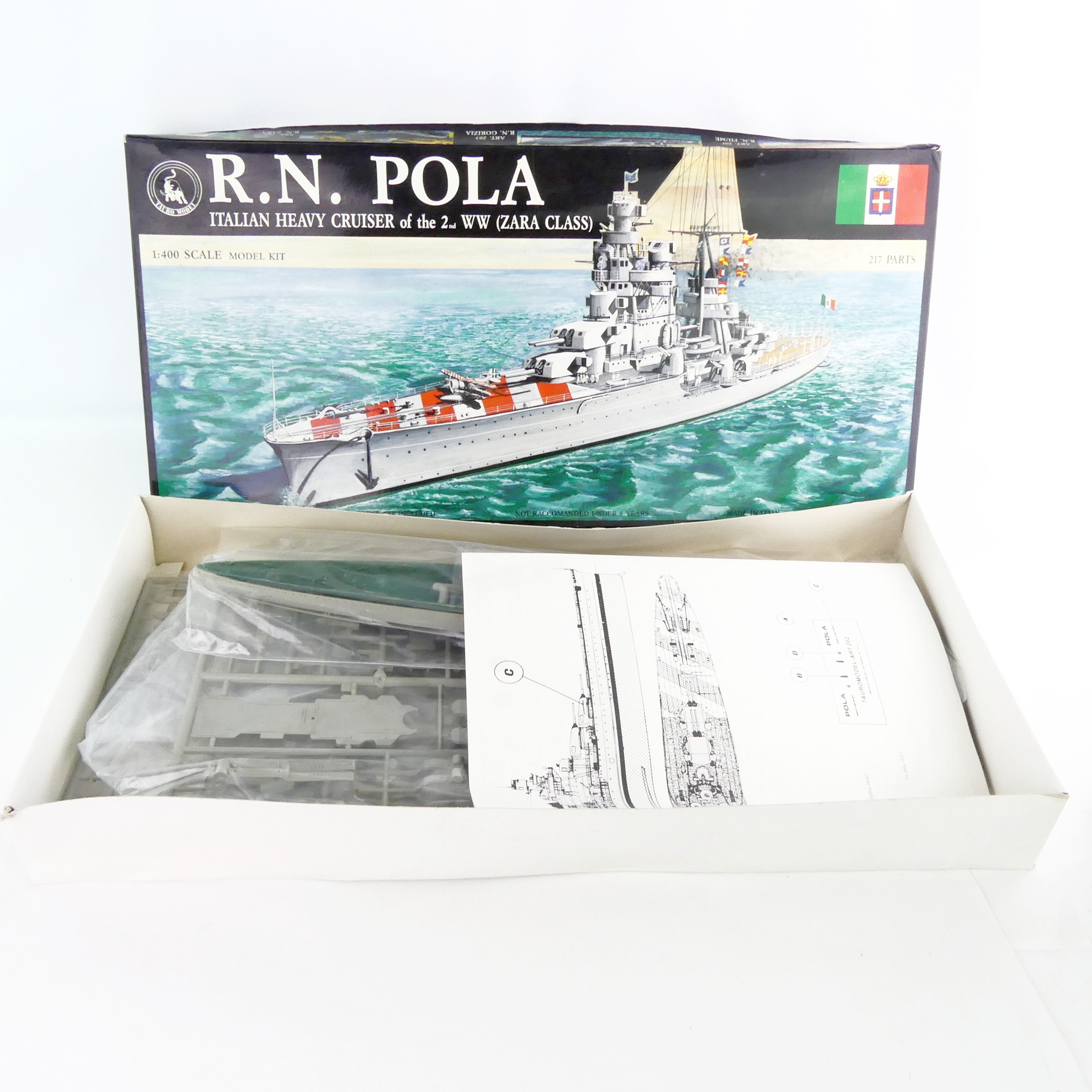 Voir photo 2 de Maquette à construire : croiseur lourd Italien au 1/400 R.N. Pola Maquette à construire : croiseur lourd Italien au 1/400 R.N. Pola Bon état - Vue 2 -