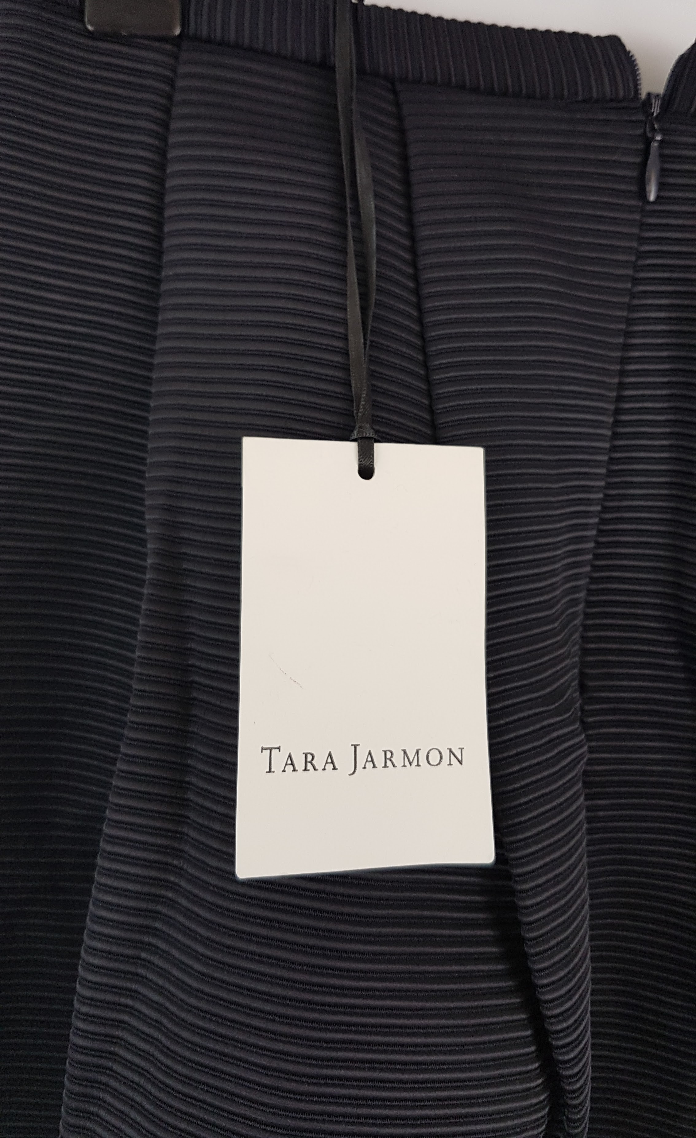 Voir photo 5 de Jupe neuve avec étiquette - Tara Jarmon - 36 Jupe neuve avec étiquette - Tara Jarmon - 36 Comme neuf - Vue 5 -