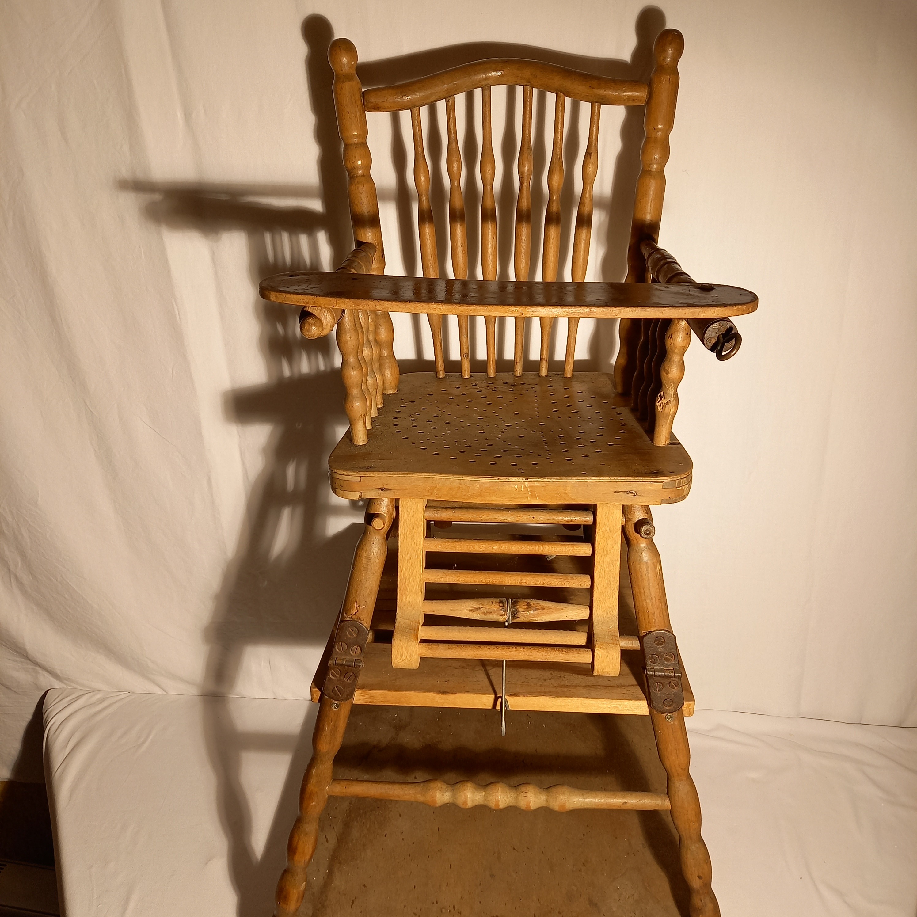 Chaise haute bébé transformable de 1900-1930 en bois - Bon état - Photo 2