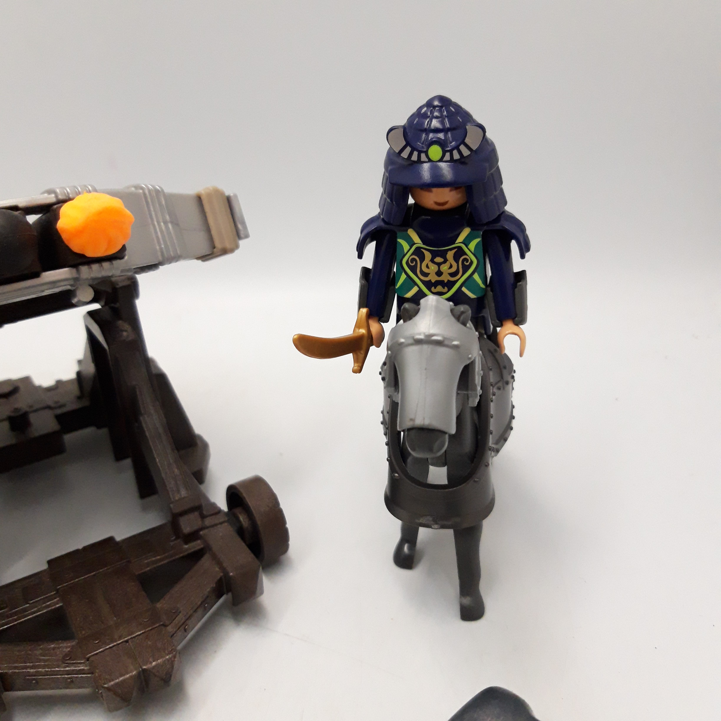 Voir photo 3 de Playmobil 'Chevaliers avec dragon', 14 pièces Playmobil 'Chevaliers avec dragon', 14 pièces Bon état - Vue 3 -