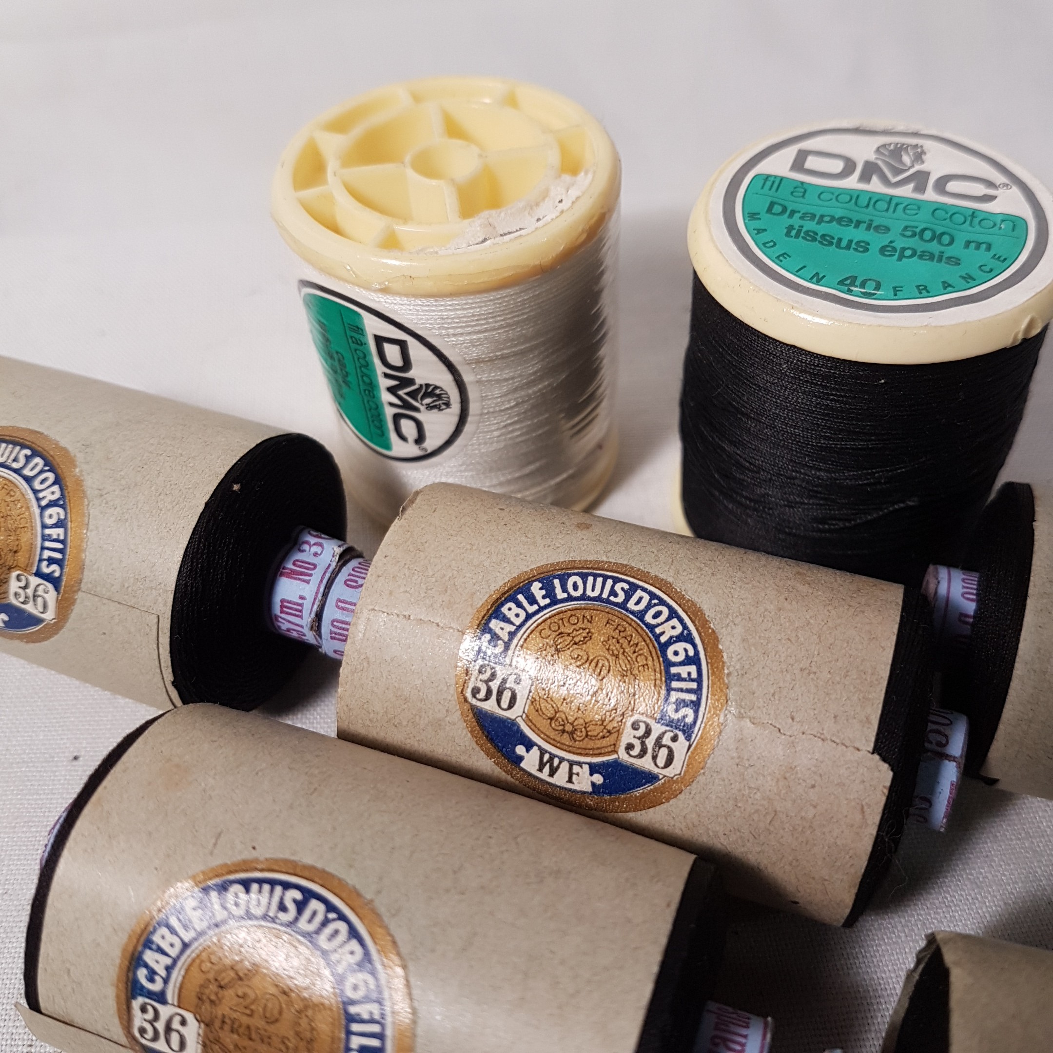 Bobines de fils coton noir comme neuves Comme neuf - Vue 2 - 