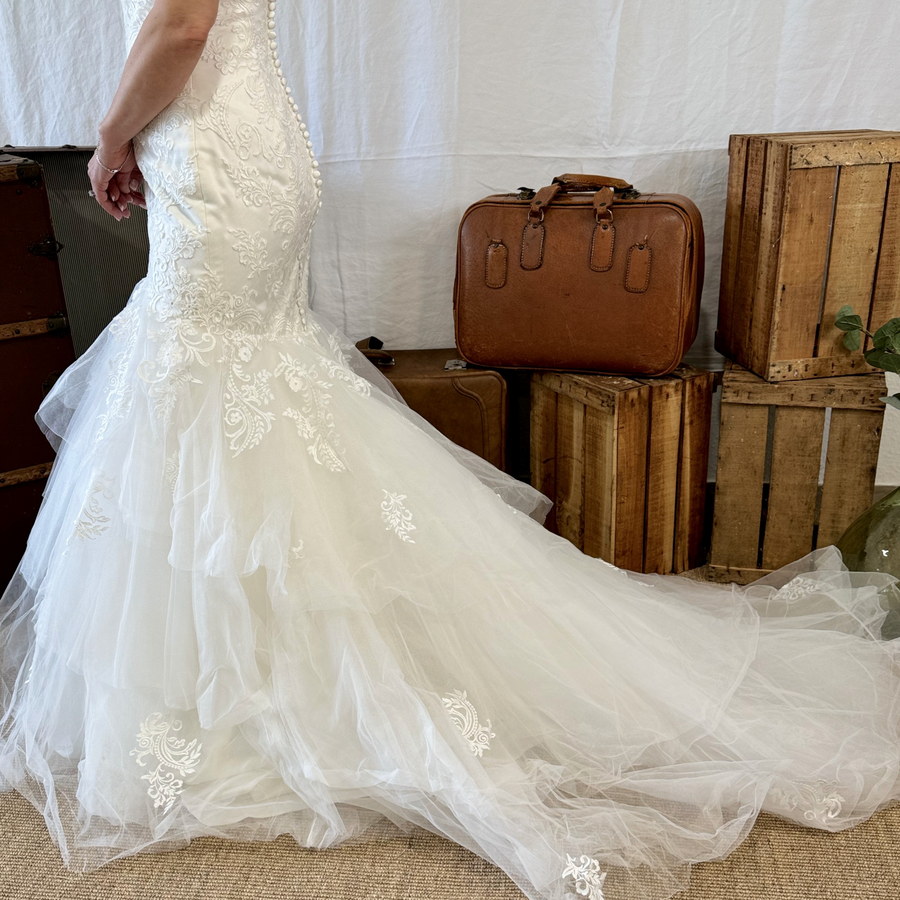 Voir photo 4 de Robe de mariée - Sincerity style chic Robe de mariée - Sincerity style chic Très bon état - Vue 4 -