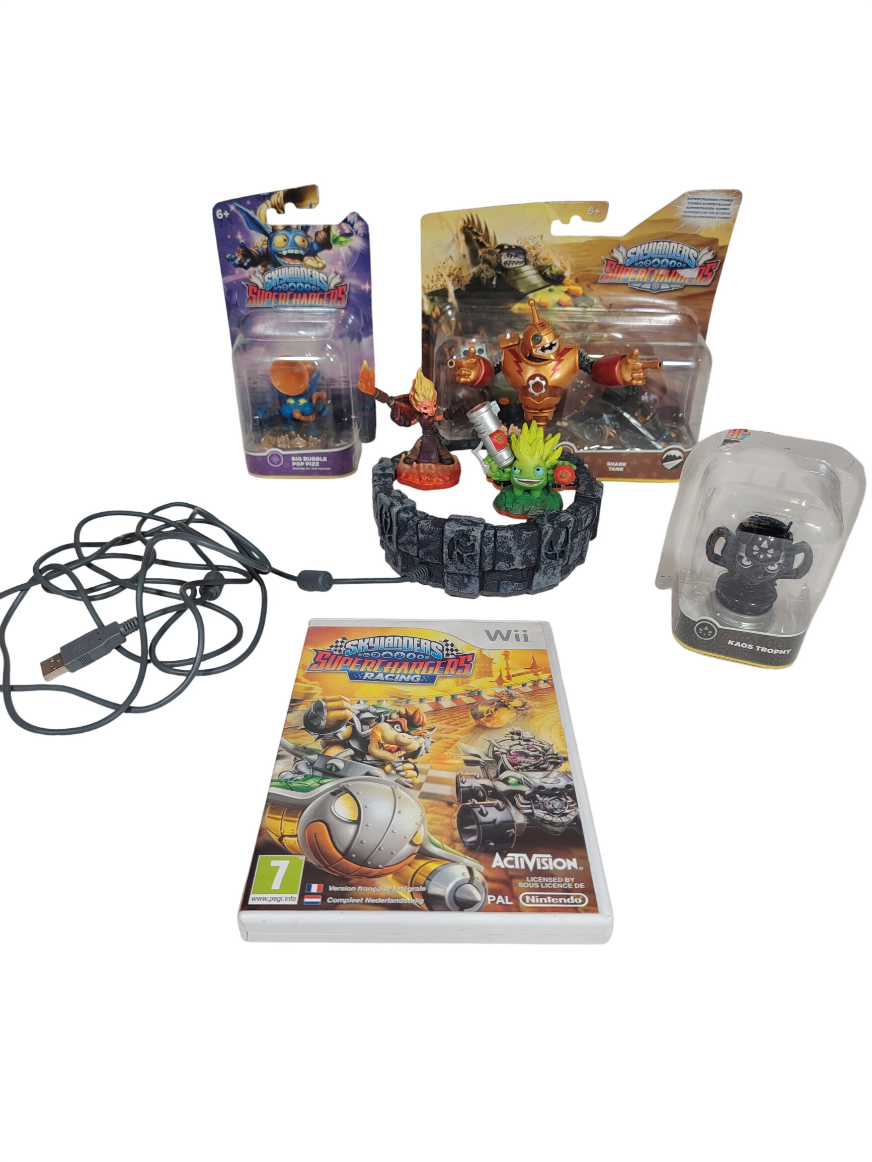 Lot figurines + jeux Skylanders superchargers racing wii Très bon état -  reconditionné disponible sur Label Emmaüs
