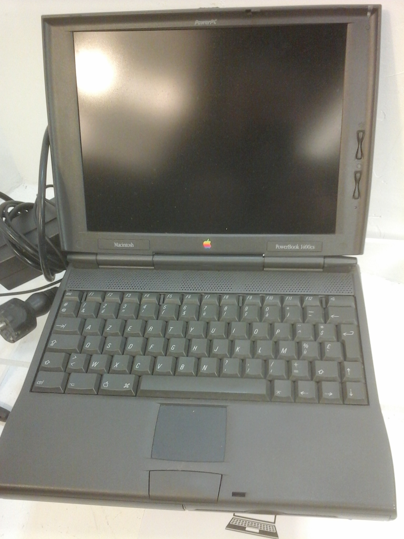 Voir photo 2 de Ordinateur portable Macintoch Ordinateur portable Macintoch Bon état - Vue 2 -