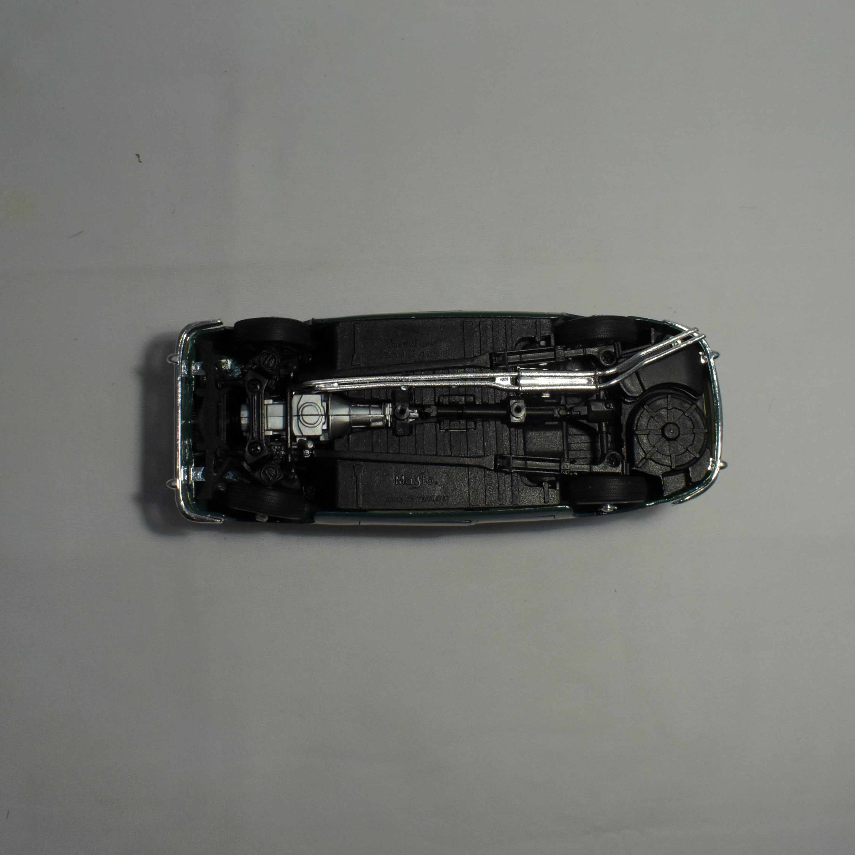 Modèles Réduits 1/18eme - Maisto® - Dodge Viper GT2 & Jaguar Mark II  - Vue 16 - 