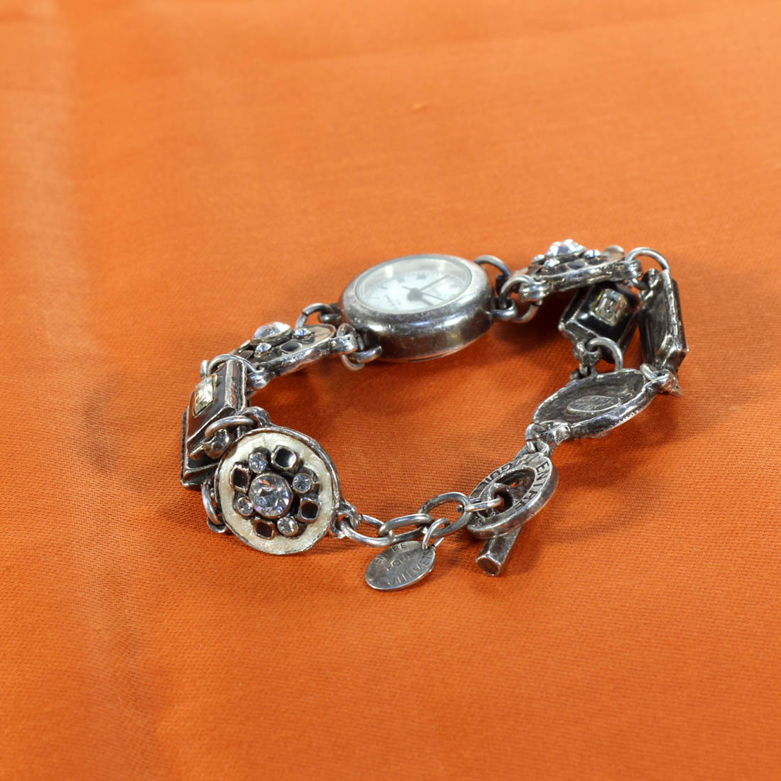 Voir photo 4 de Montre femme Entre Guillemets Montre femme Entre Guillemets État correct - Vue 4 -
