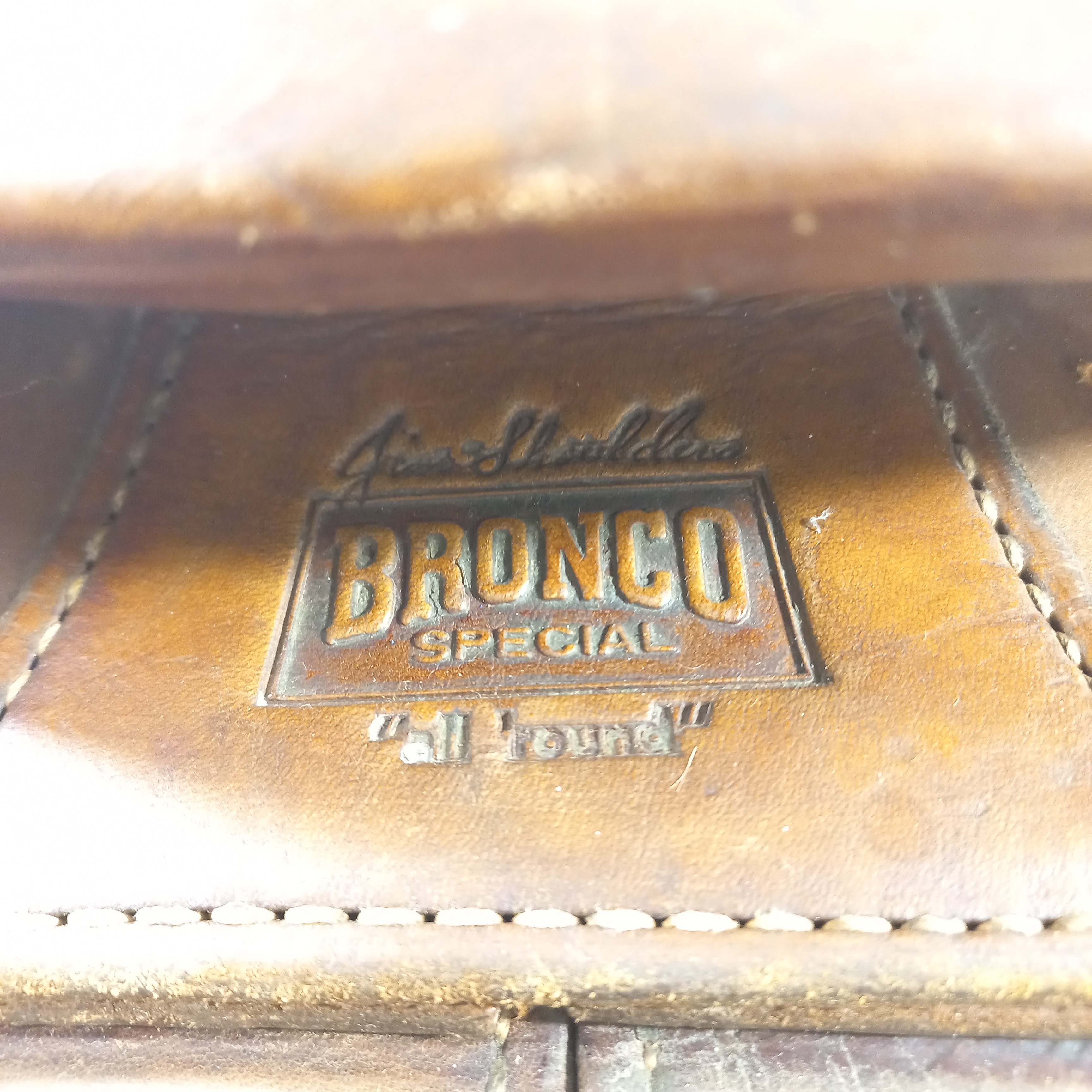 SELLE DE CHEVAL "BRONCO"+HARNAIS+SANGLES État correct - Vue 4 - 