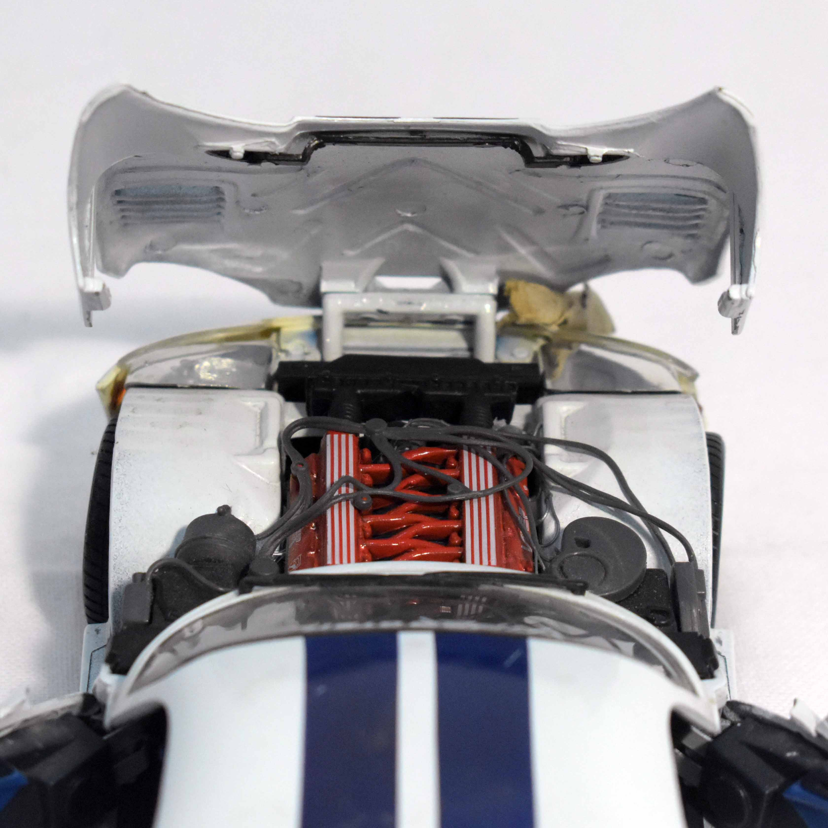 Modèles Réduits 1/18eme - Maisto® - Dodge Viper GT2 & Jaguar Mark II  - Vue 21 - 