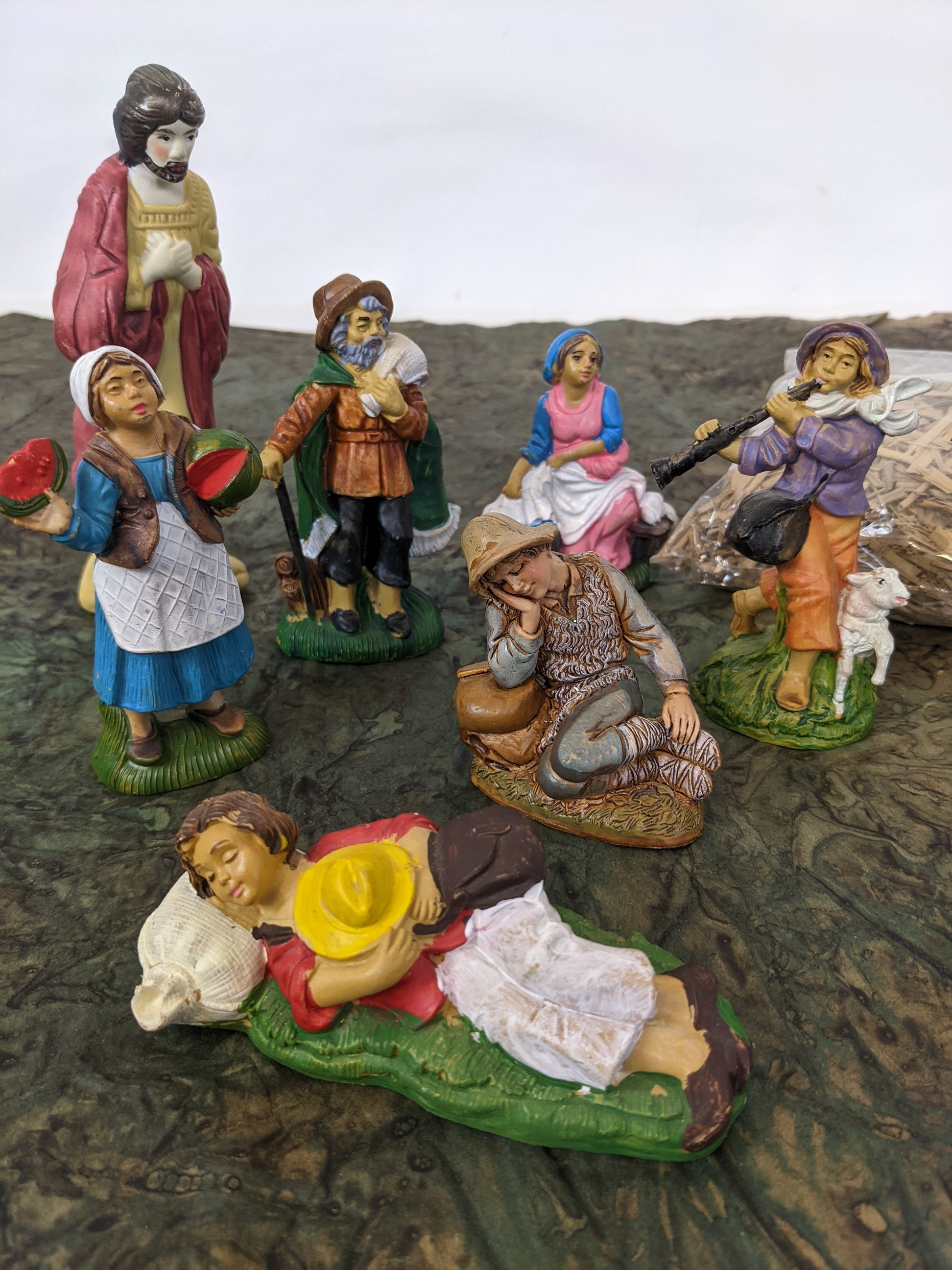 Lot de 7santons - tapis - paille  - Photo 0