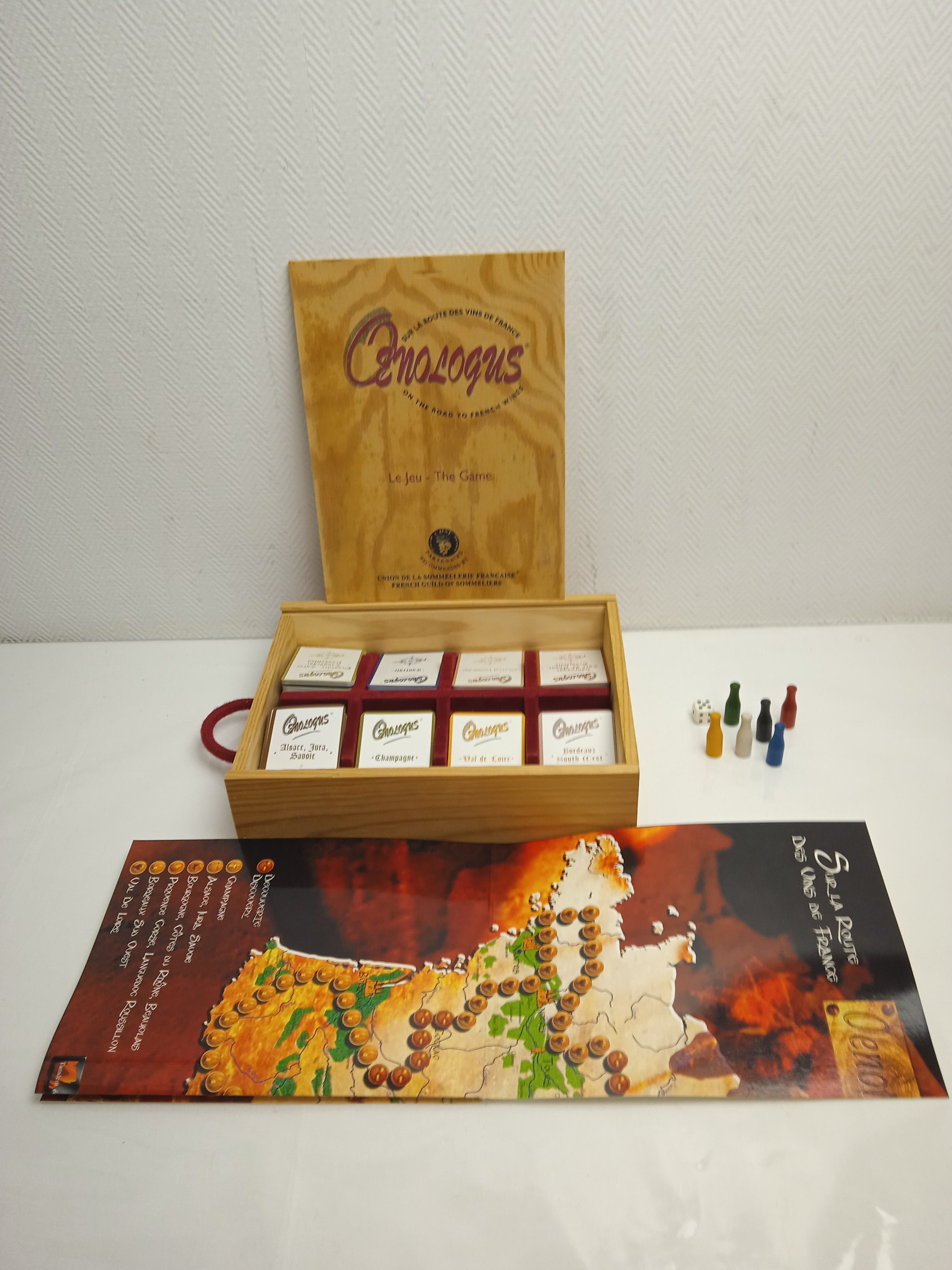 Voir photo 4 de Jeu de société Oenologus sur la route des vin Sommeliers de France Jeu de société Oenologus sur la route des vin Sommeliers de France État correct - Vue 4 -