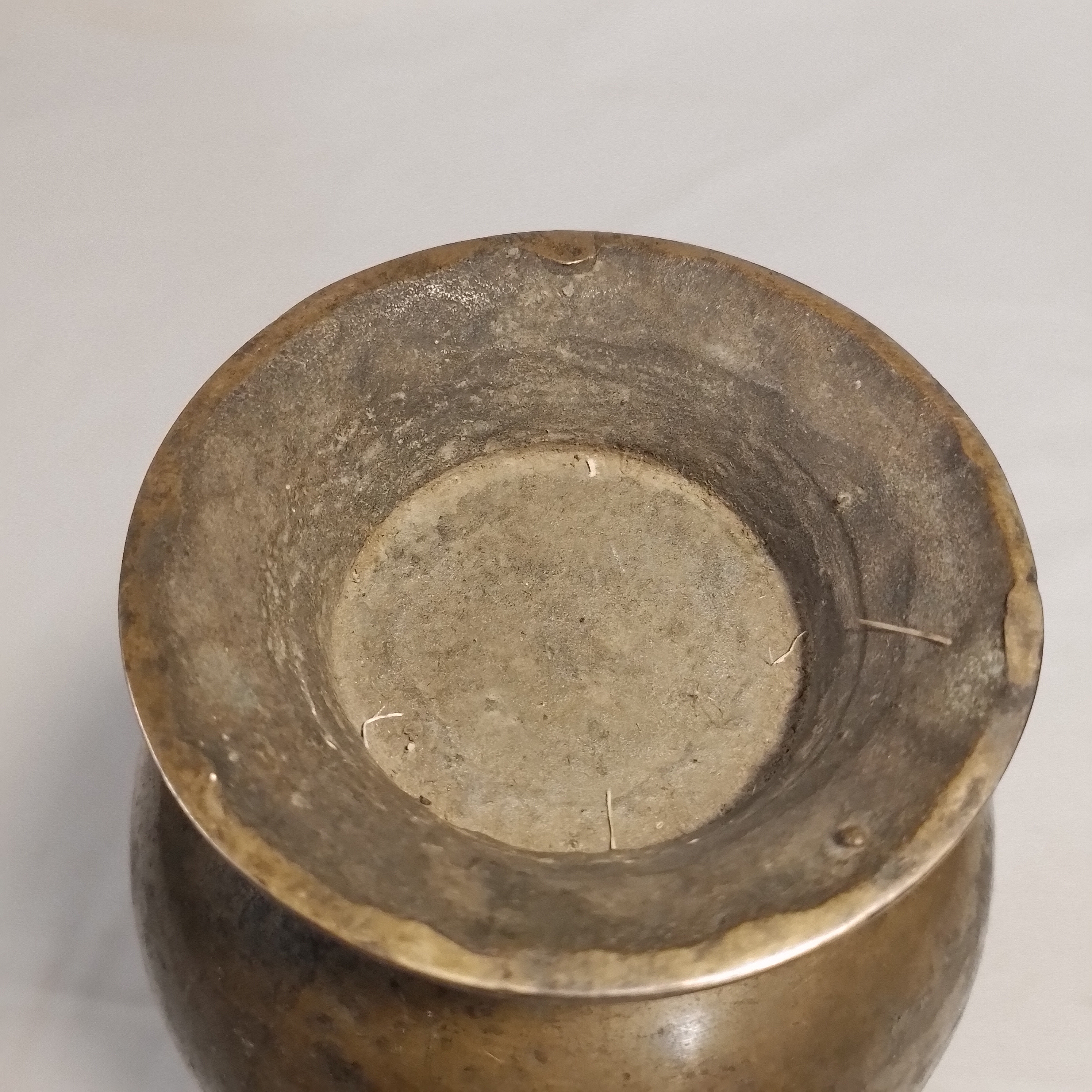 Voir photo 5 de Ancien vase en bronze Nepal, Asie Ancien vase en bronze Nepal, Asie Bon état - Vue 5 -