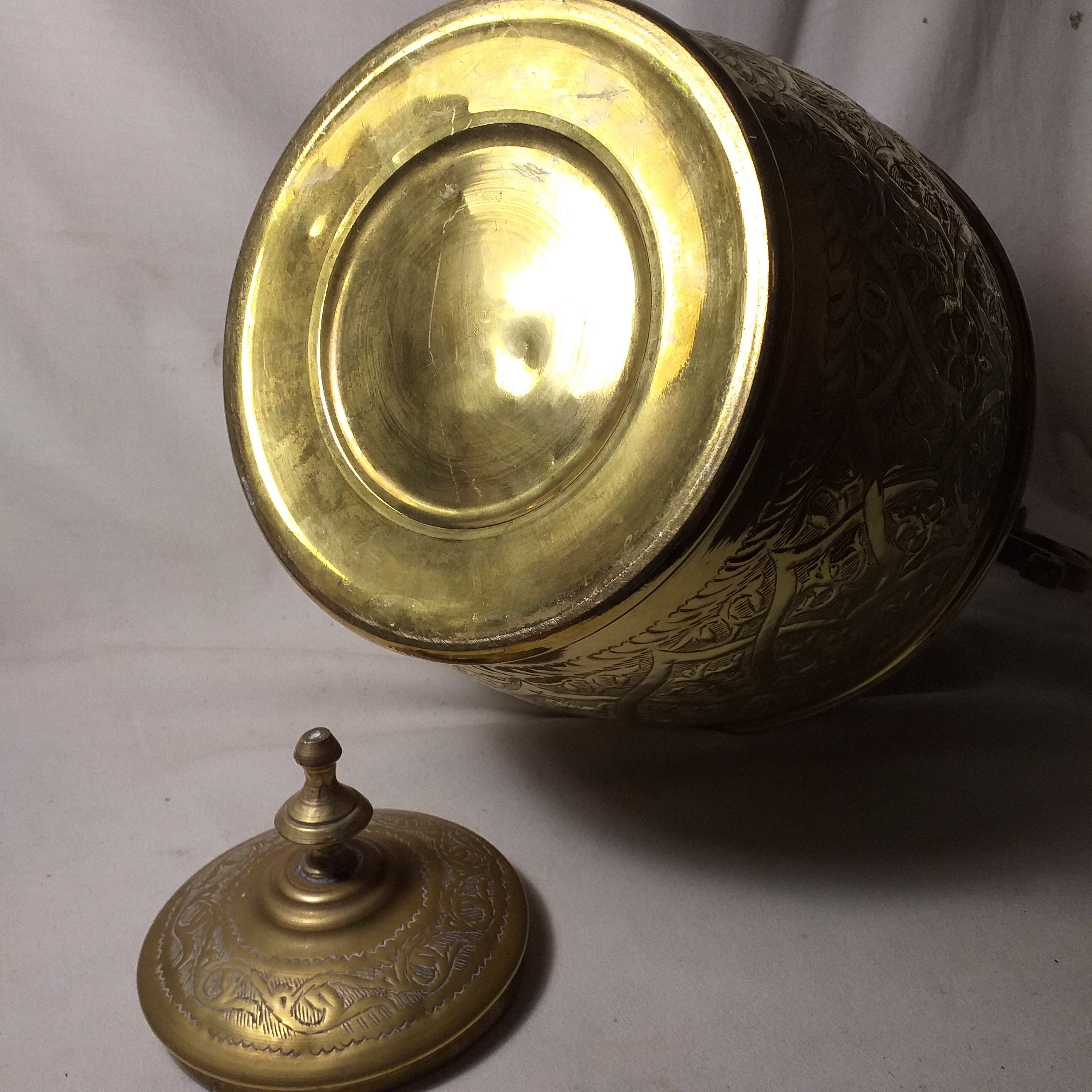 Ancienne grande bouilloire marocaine ciselée - Photo 5