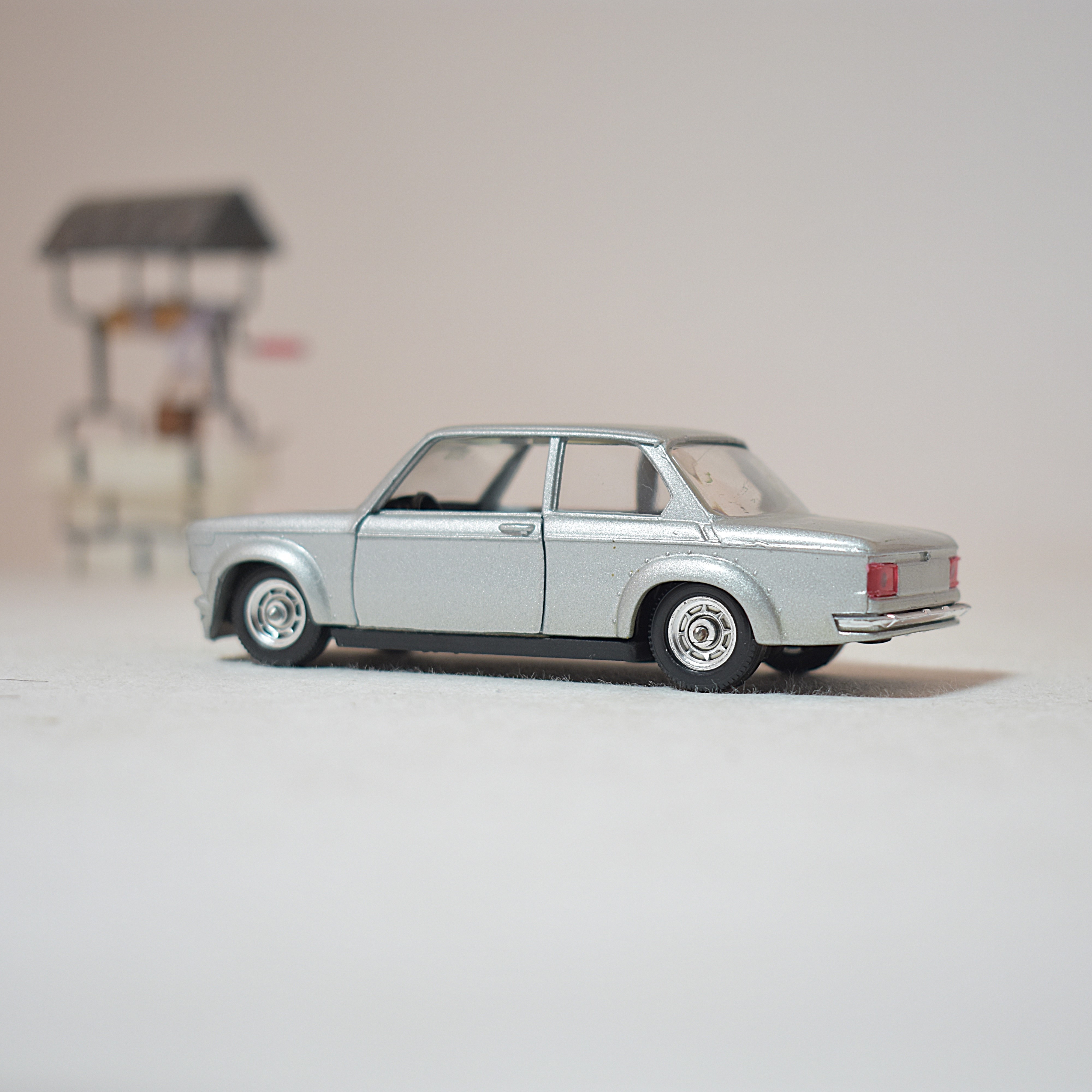 SOLIDO-MADE-IN-FRANCE-BMW-2002-TURBO-77-1/43-N°28-10-75  - Vue 2 - 