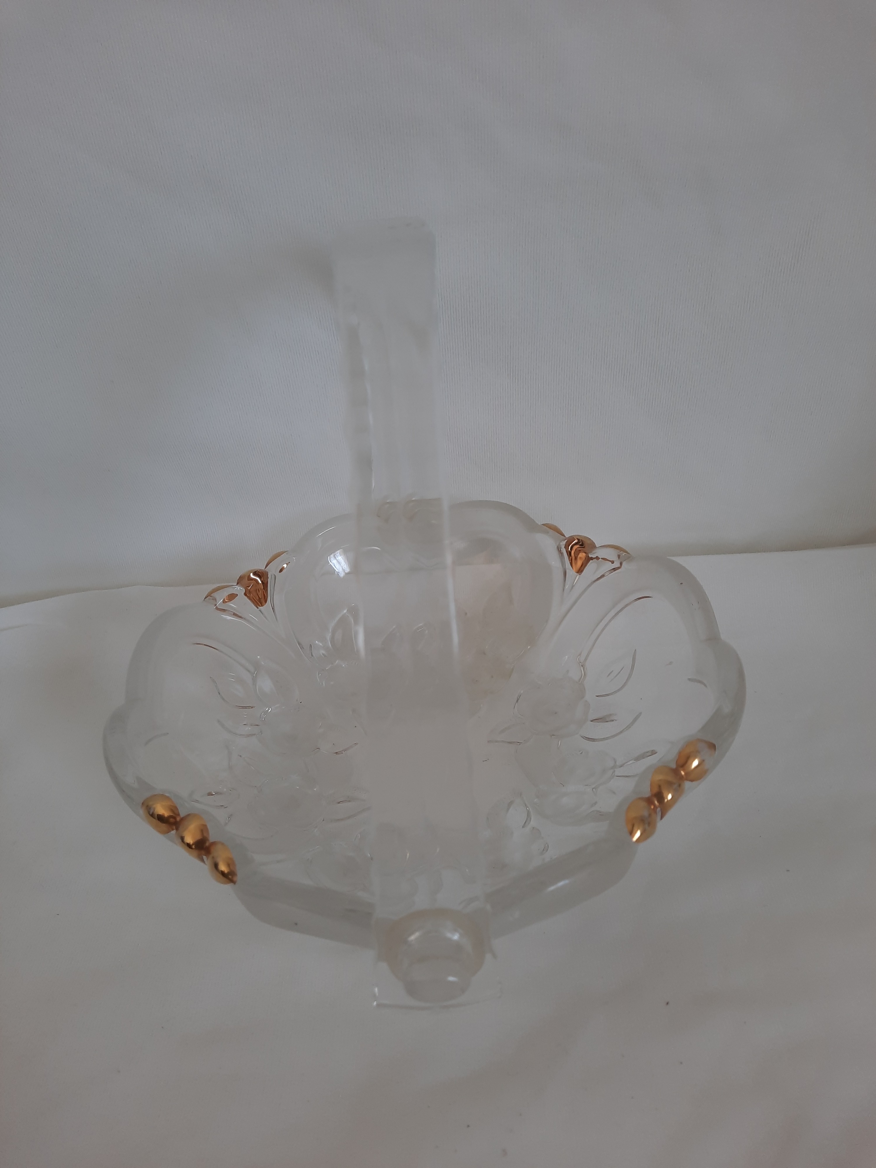 Voir photo 4 de Panier en verre à motif floral sculpté à anse en plastique Panier en verre à motif floral sculpté à anse en plastique État correct - Vue 4 -