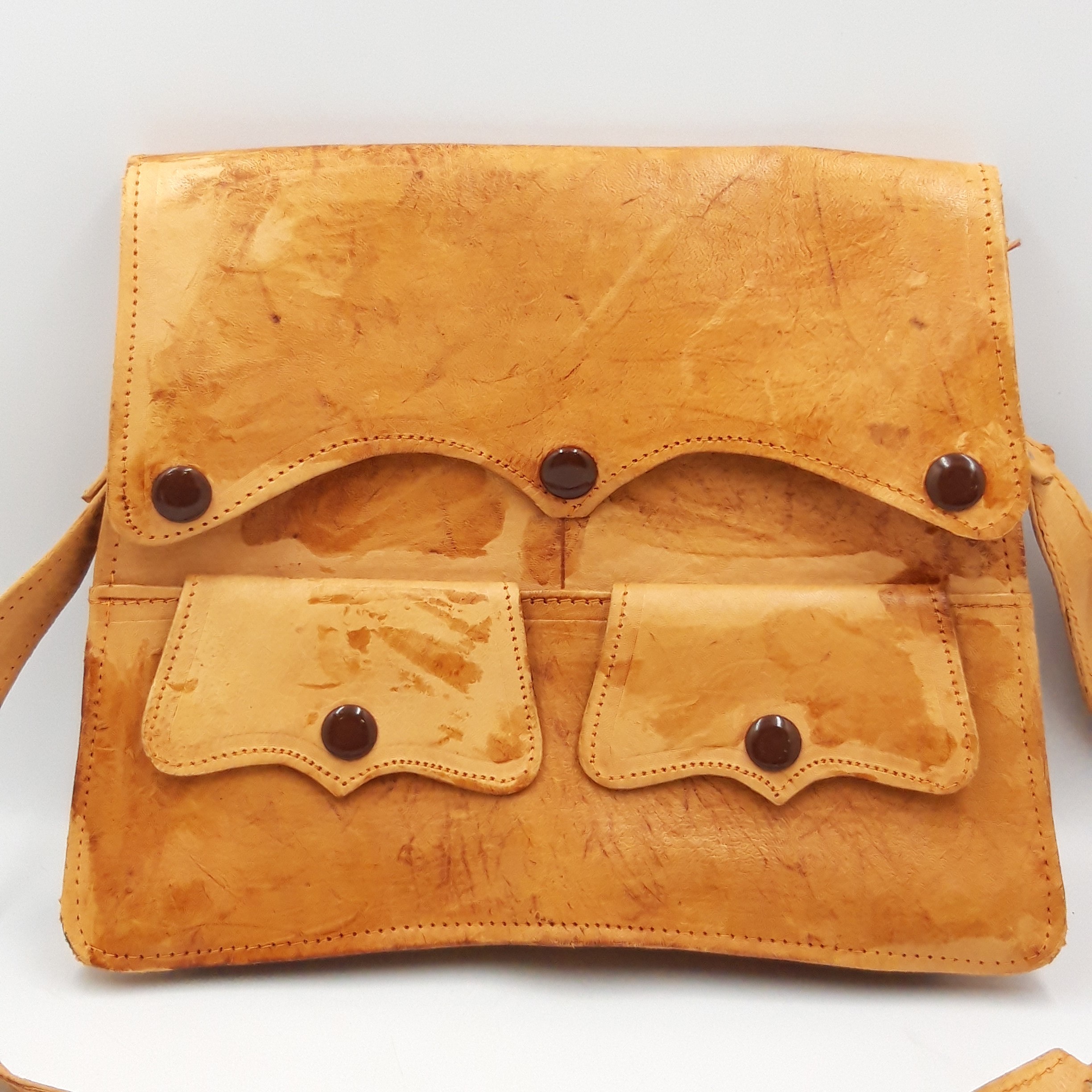Voir photo 4 de Sac bandoulière en véritable cuir vintage Sac bandoulière en véritable cuir vintage Bon état - Vue 4 -