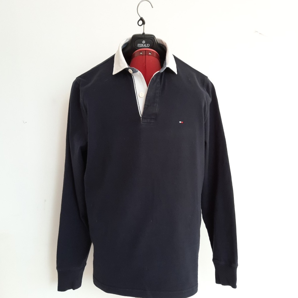 Acheter Polo Homme sport chic TOMMY HILFIGER T M Très bon état - 25,00 € Polo Homme sport chic TOMMY HILFIGER T M Très bon état - reconditionné disponible sur Label Emmaüs