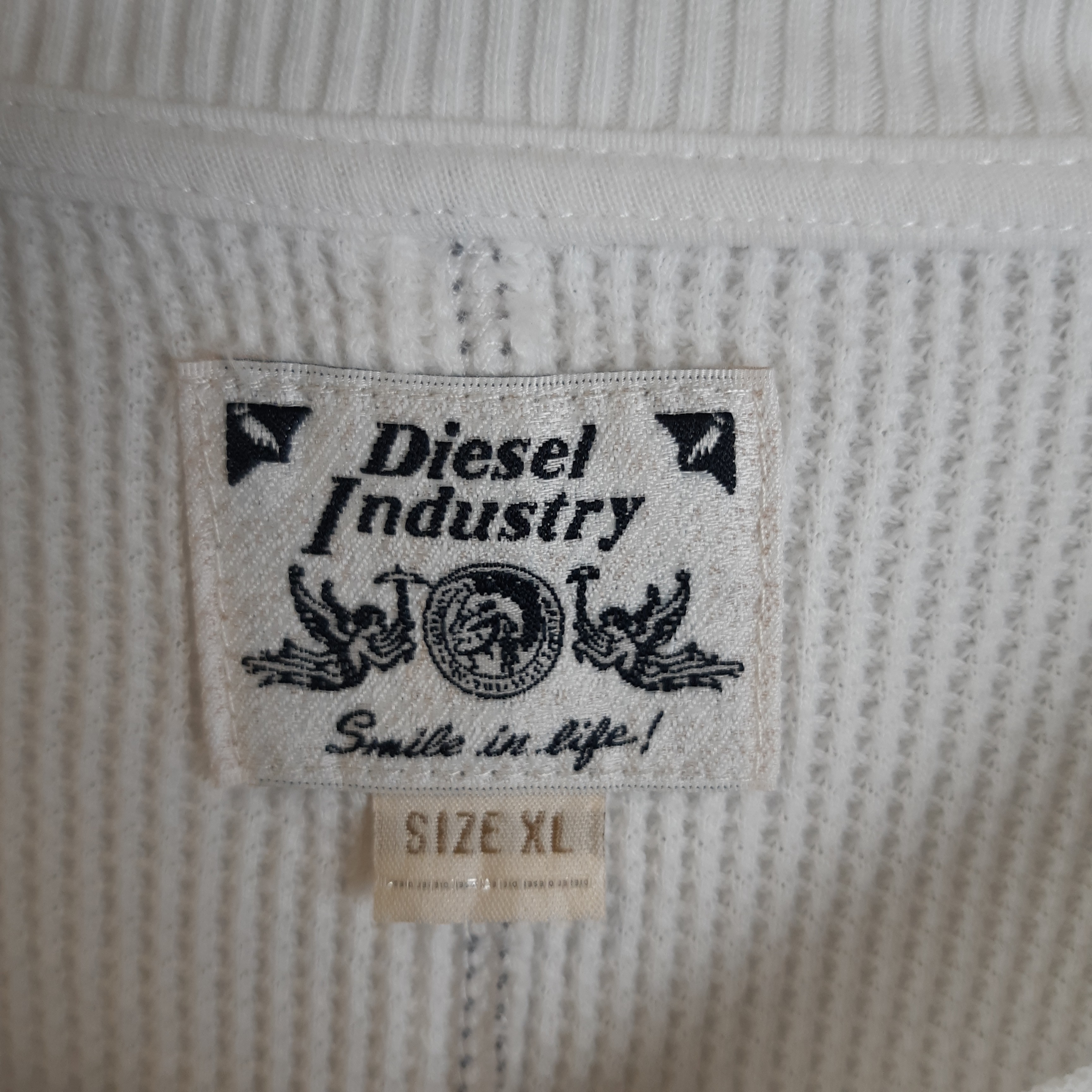 Diesel - Pull vintage ivoire style - Taille XL estimée Carrure ( épaules à épaules)= 48 Poitrine= 50 Longueur= 70 Très bon état - Vue 4 - 