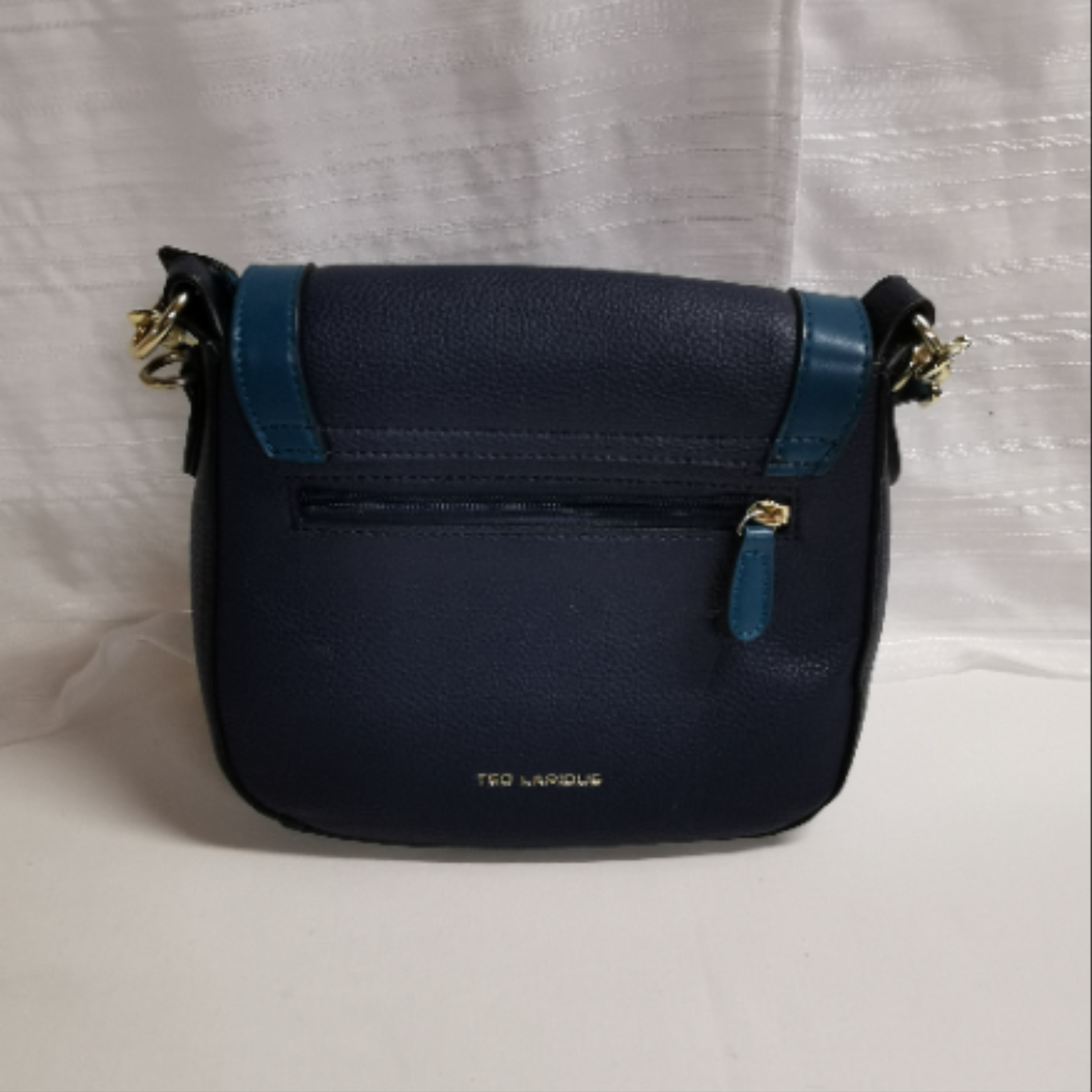 Voir photo 2 de Sac Bandoulière bleu marine .TED LAPIDUS. Sac Bandoulière bleu marine .TED LAPIDUS. Comme neuf - Vue 2 -