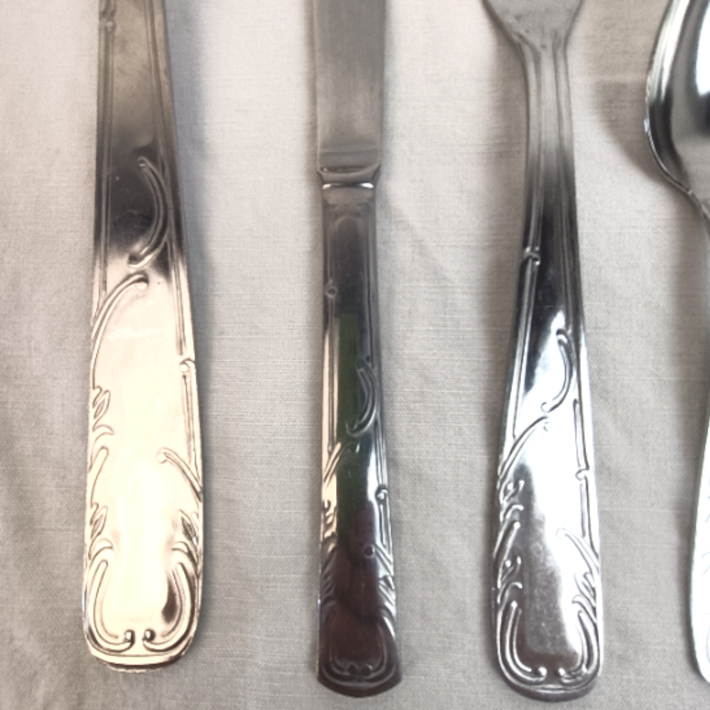 Coffret à ménagère double tiroirs fleuri Vintage + ménagère 62 pièces (inox) - Bon état - Photo 9