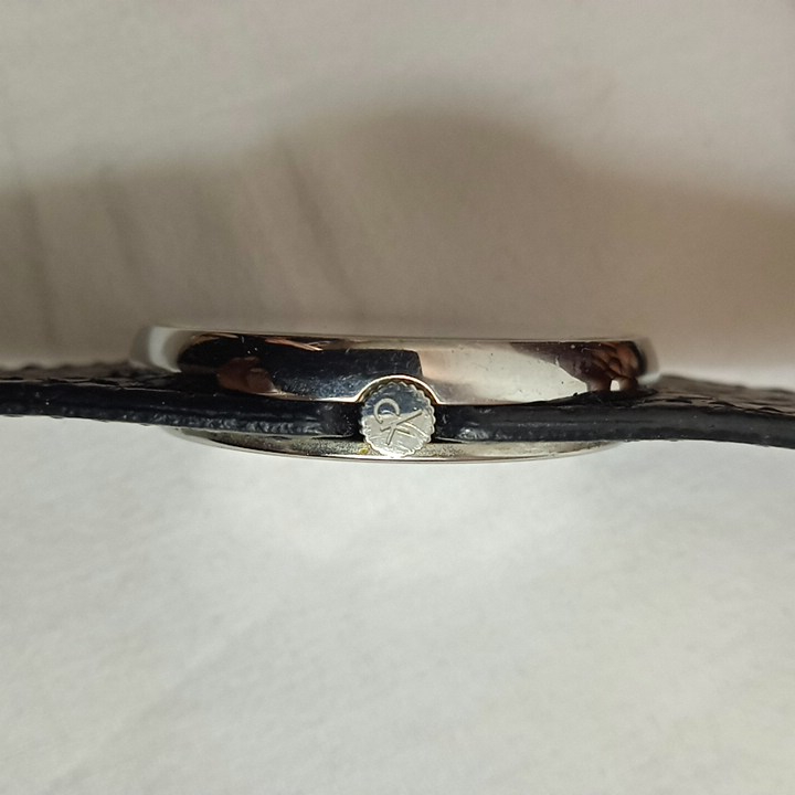 Voir photo 17 de Montre quartz femme "Calvin Klein" d'occasion Montre quartz femme "Calvin Klein" d'occasion État correct - Vue 17 -