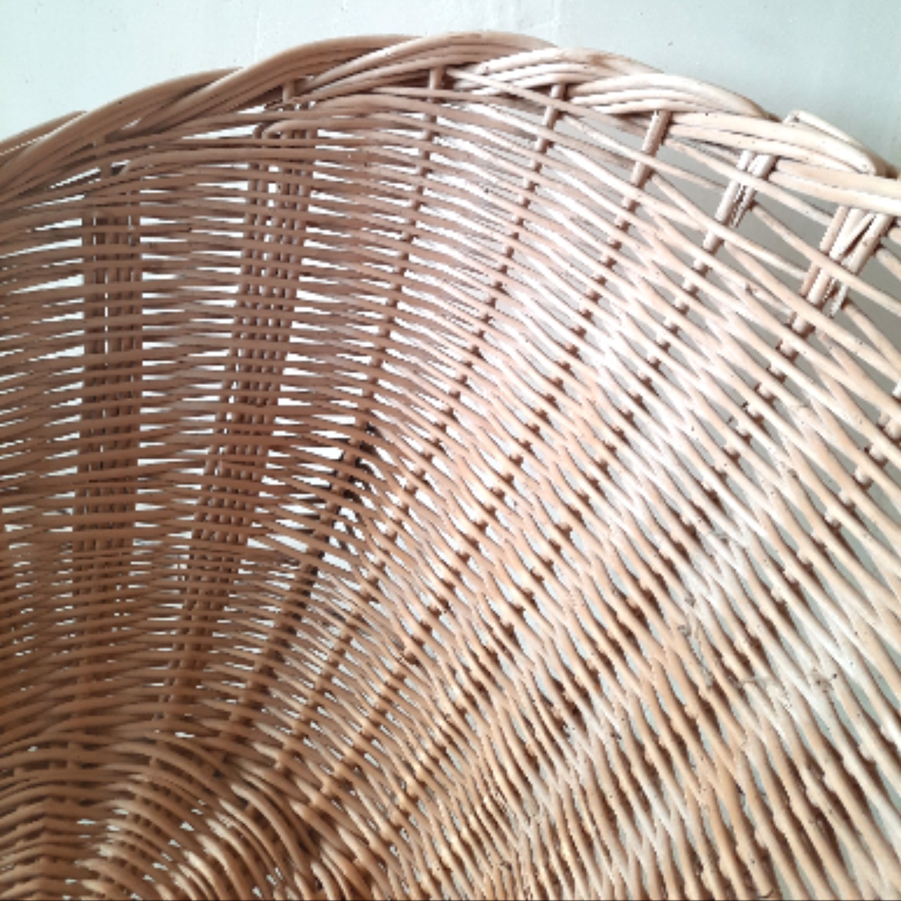 Fauteuil corbeille en rotin vintage 50-60s - Photo 5
