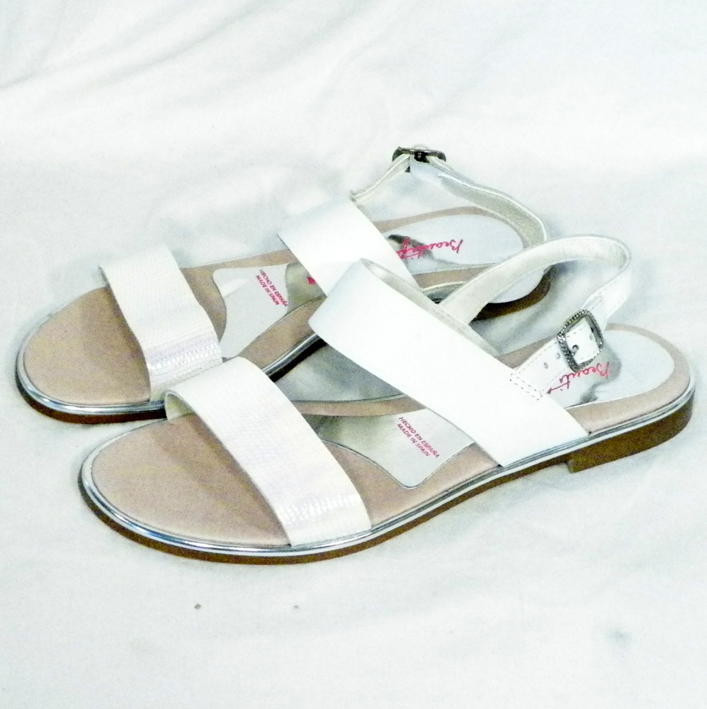 Chaussure Femme Blanche BEAUTIFUL PAOLA Pointure 37 Comme neuf -  reconditionné disponible sur Label Emmaüs