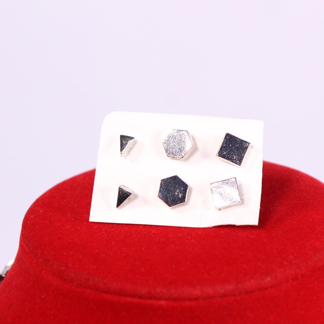 Voir photo 3 de Collier graphique couleur noire et acier + boucles d'oreille Collier graphique couleur noire et acier + boucles d'oreille Bon état - Vue 3 -