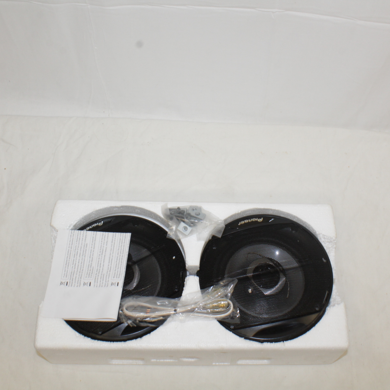 Voir photo 4 de 2 Haut-parleurs Pioneer 140W 2 Haut-parleurs Pioneer 140W - Vue 4 -