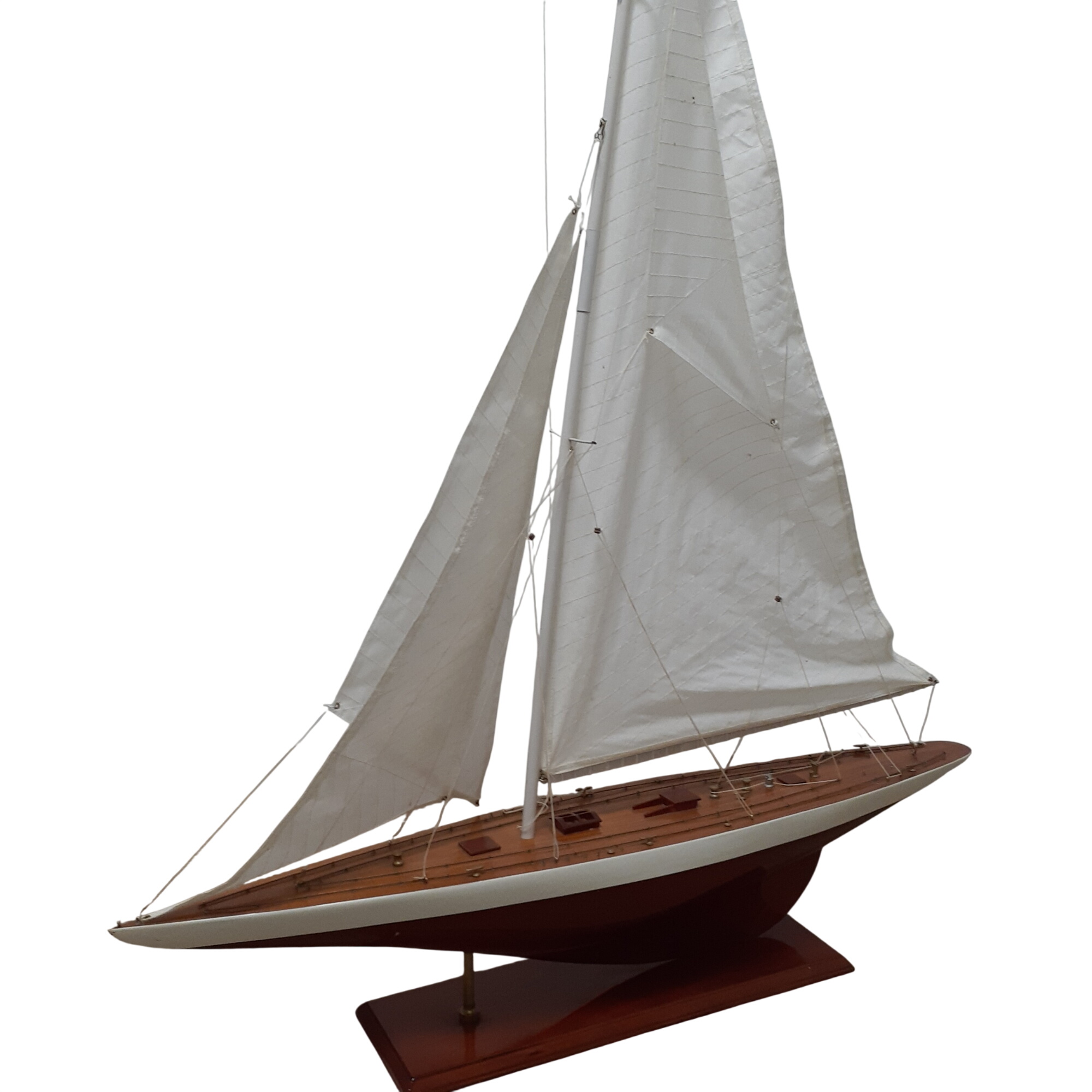 Acheter Voilier America’s Cup dans les années 1930 Bon état - 140,00 € Voilier America’s Cup dans les années 1930 Bon état - reconditionné disponible sur Label Emmaüs