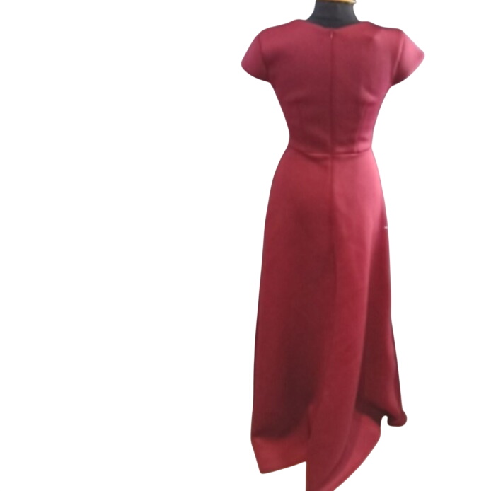 Acheter Robe longue de soirée "True Violet" Très bon état - 22,00 € Robe longue de soirée "True Violet" Très bon état - reconditionné disponible sur Label Emmaüs