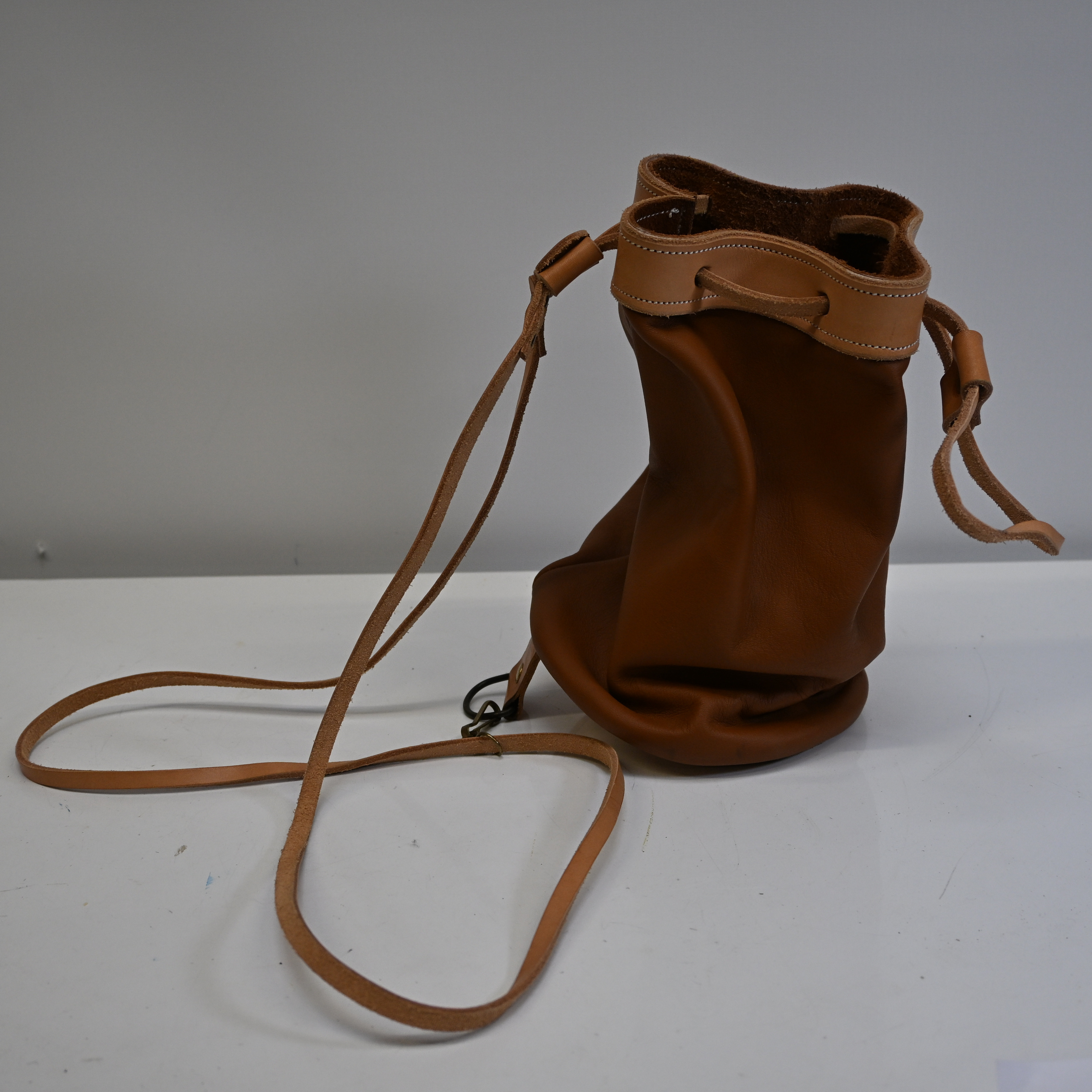 Petit sac à dos en cuir Très bon état - Vue 2 - 