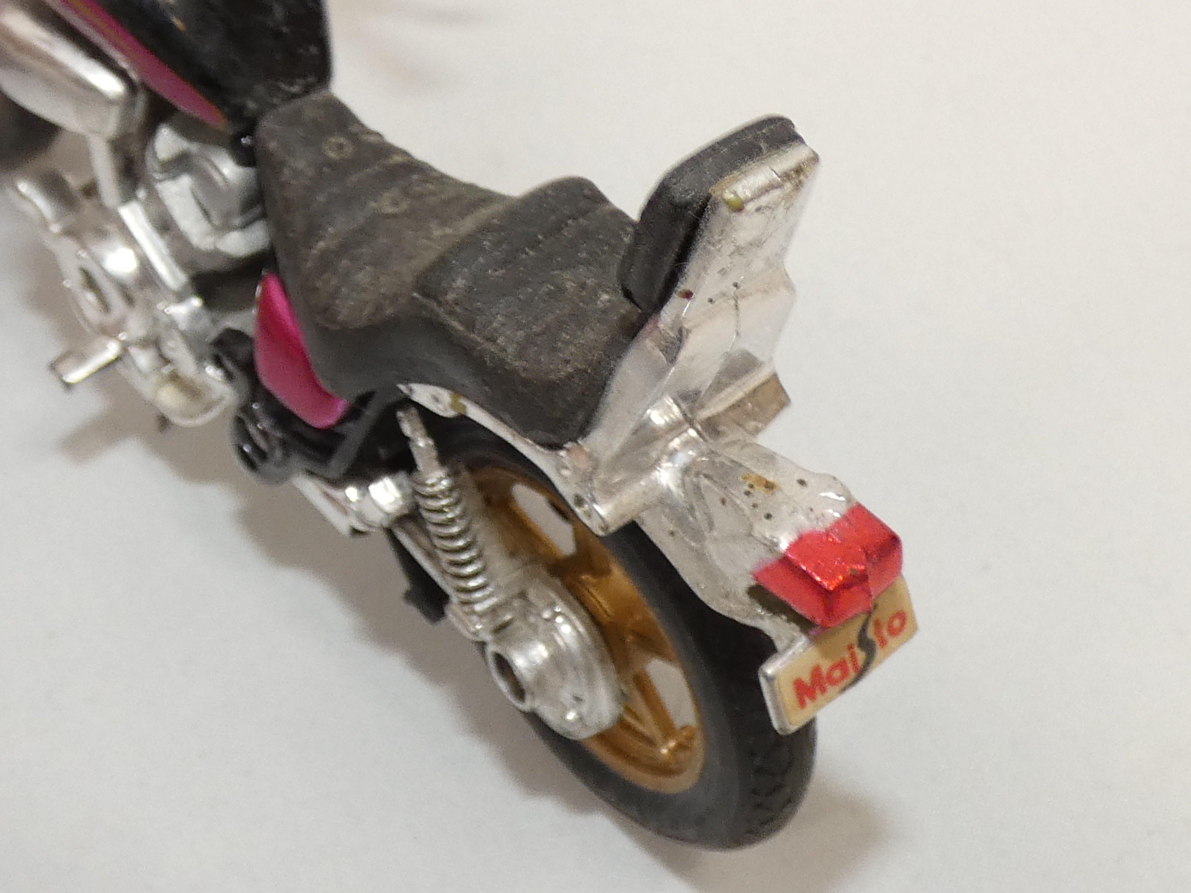 Lot de 4 motos miniatures MAISTO Bon état - Vue 10 - 