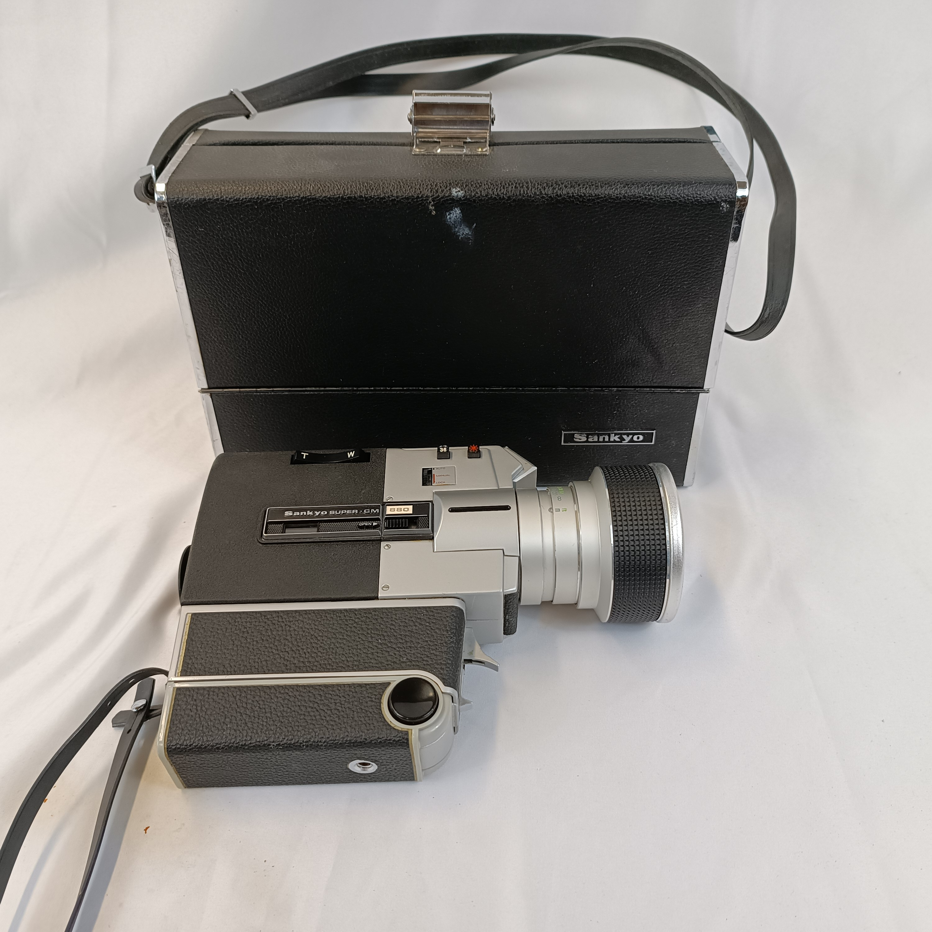  Caméra Sankyo Super CM 880 avec son étui (Super 8 à cartouche) - Photo 3