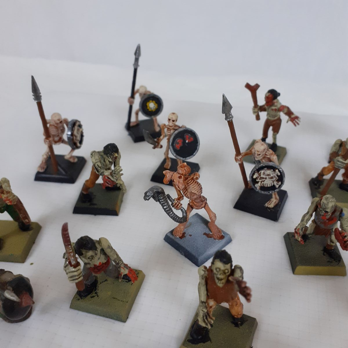 Voir photo 4 de Ensemble de 22 figurines - Morts vivants - Collection Ensemble de 22 figurines - Morts vivants - Collection Comme neuf - Vue 4 -