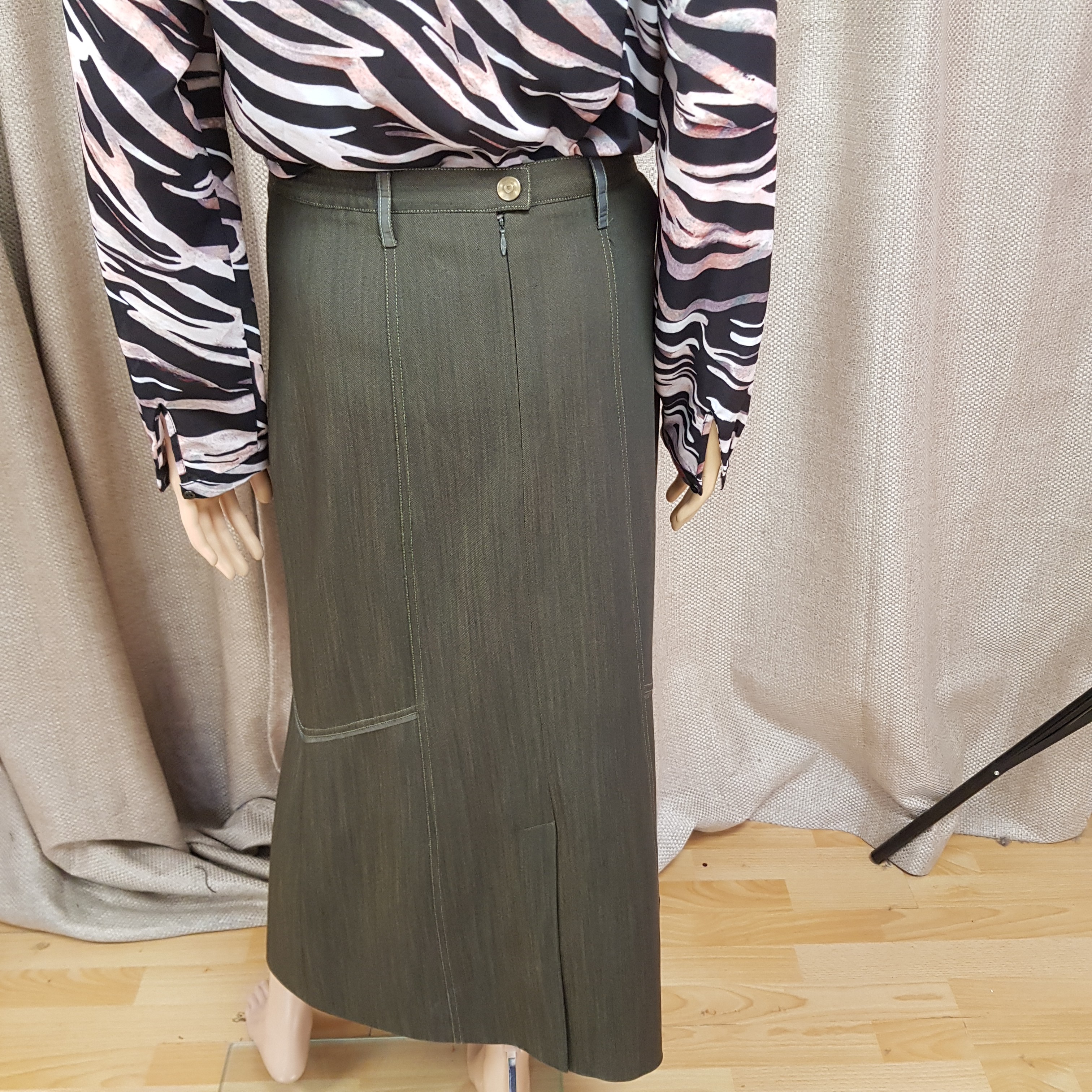 Jupe midi kaki- Un Jour Ailleurs- Taille 36 - Photo 4