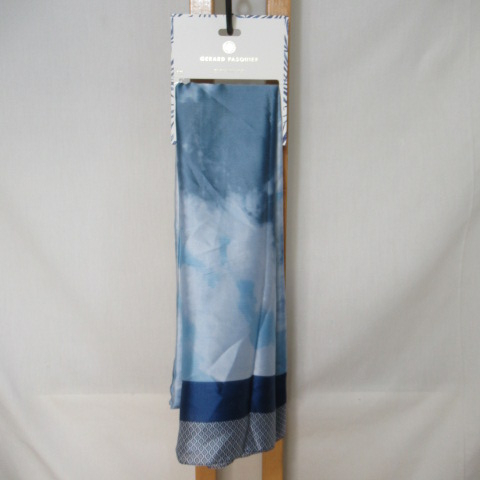 Voir photo 3 de Foulard en soie - Gerard Pasquier - 90 x 180 cm Foulard en soie - Gerard Pasquier - 90 x 180 cm Comme neuf - Vue 3 -