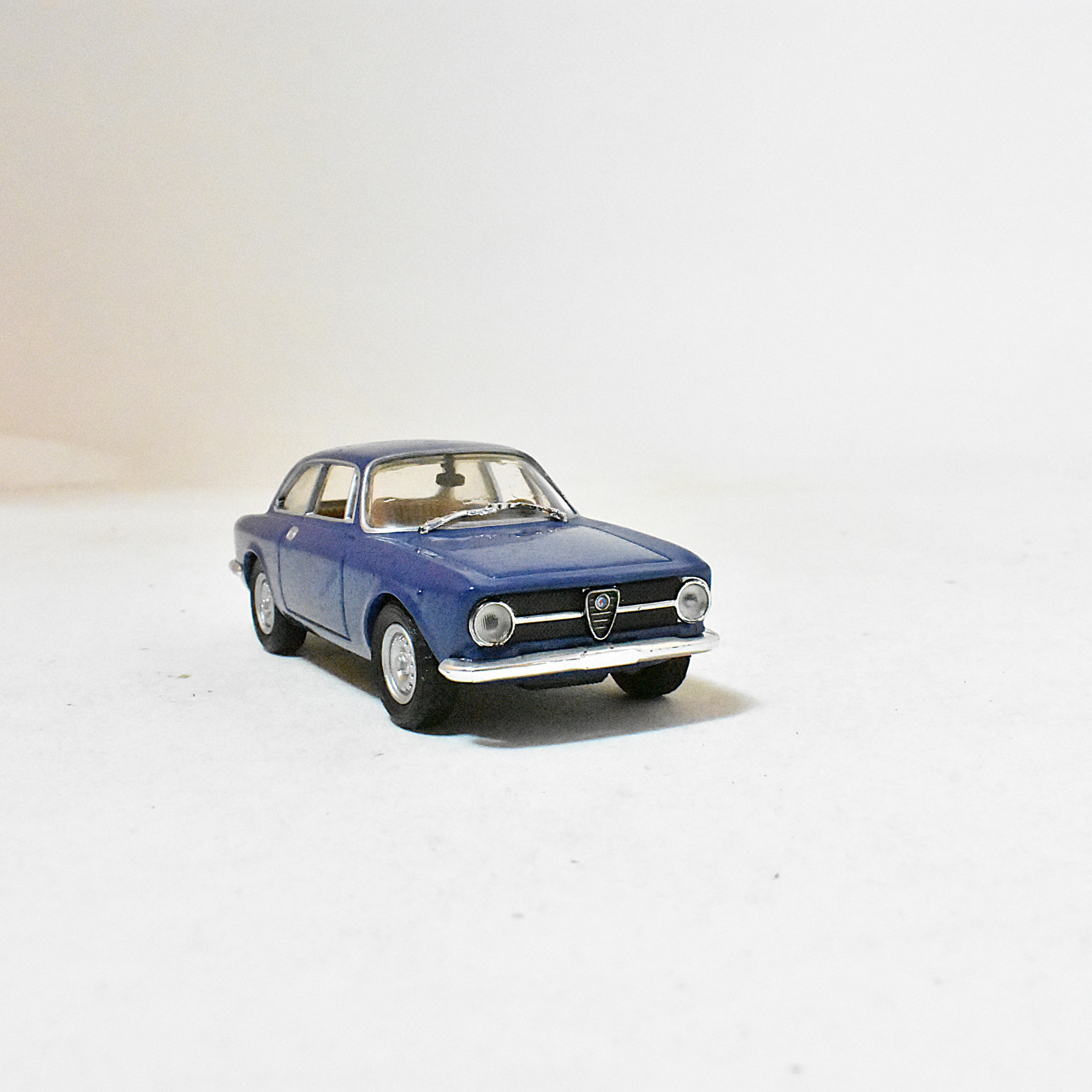 SOLIDO--1/43-ALFA-ROMEO-1300-JUNIOR-COUPE-1969 Très bon état - Vue 2 - 