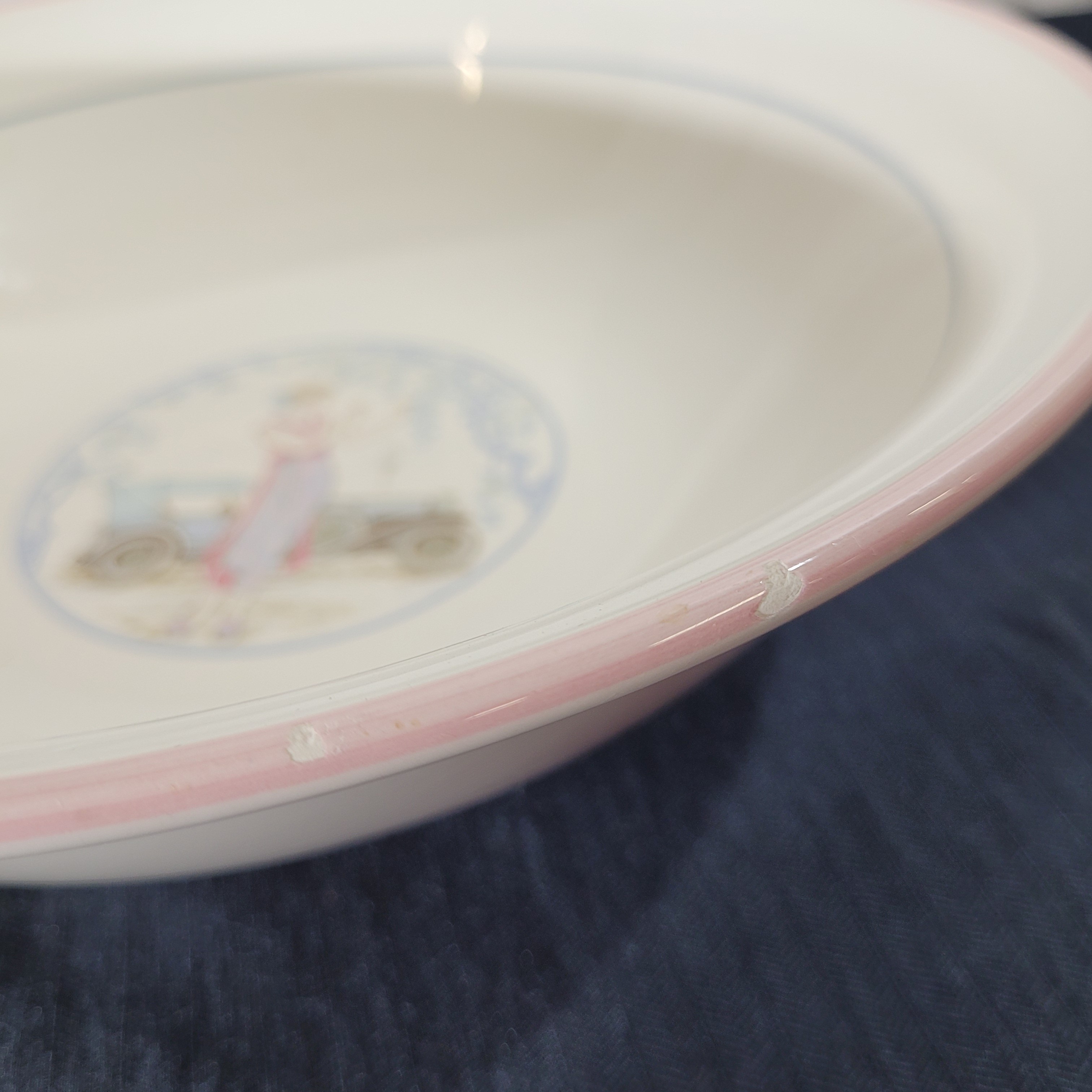 Voir photo 5 de Grand saladier en faïence d'Italie - Décor "Belle Epoque" Grand saladier en faïence d'Italie - Décor "Belle Epoque" Bon état - Vue 5 -