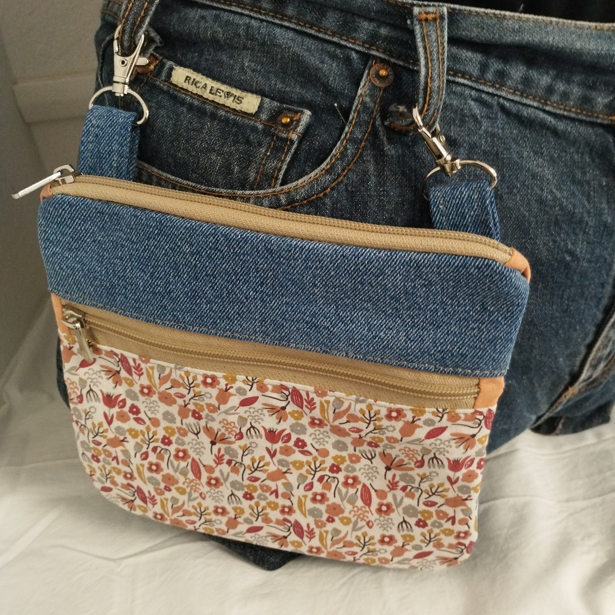 Voir photo 2 de Pochette à taille mains libres en tissu recyclé Pochette à taille mains libres en tissu recyclé Comme neuf - Vue 2 -
