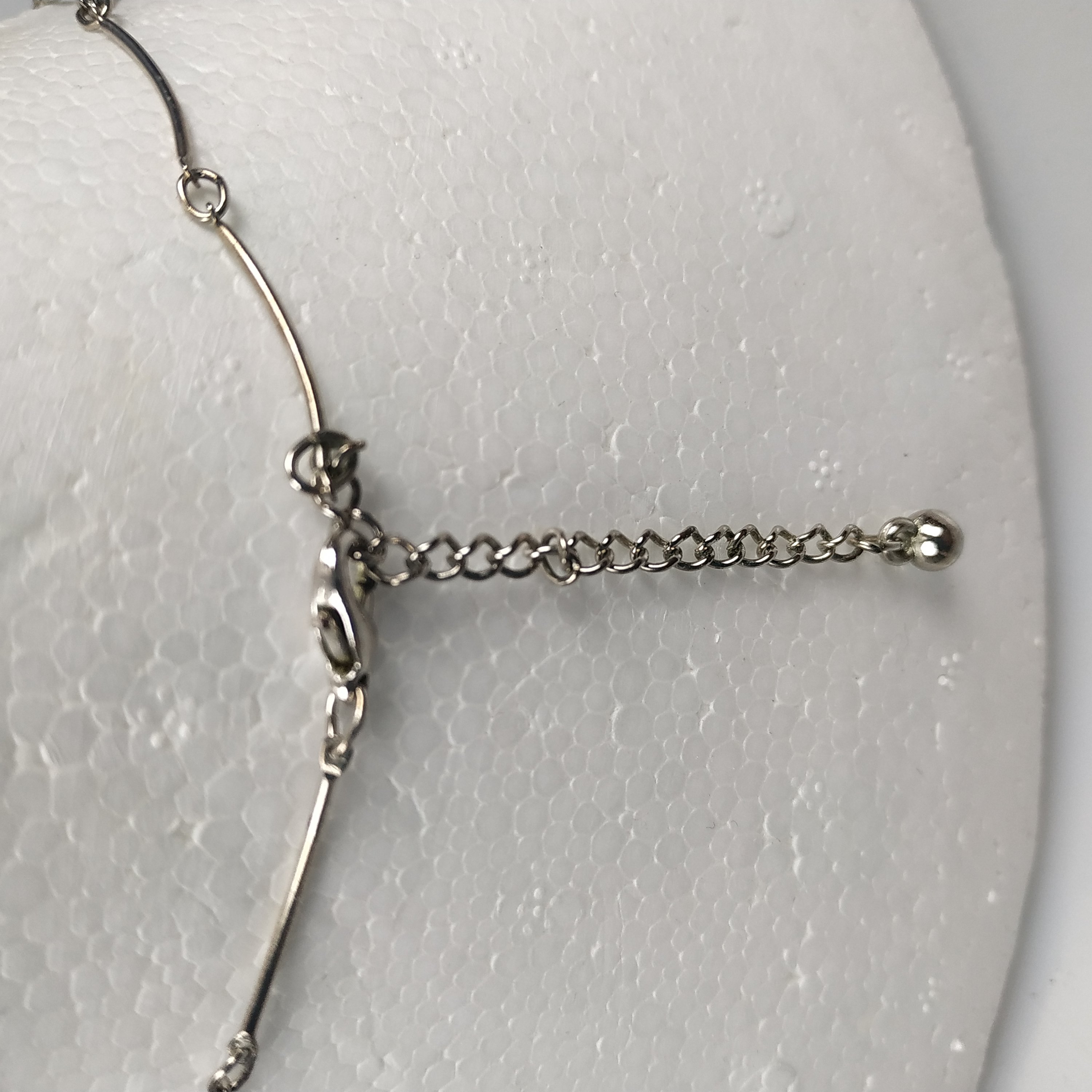 Voir photo 3 de Collier argenté Collier argenté Très bon état - Vue 3 -