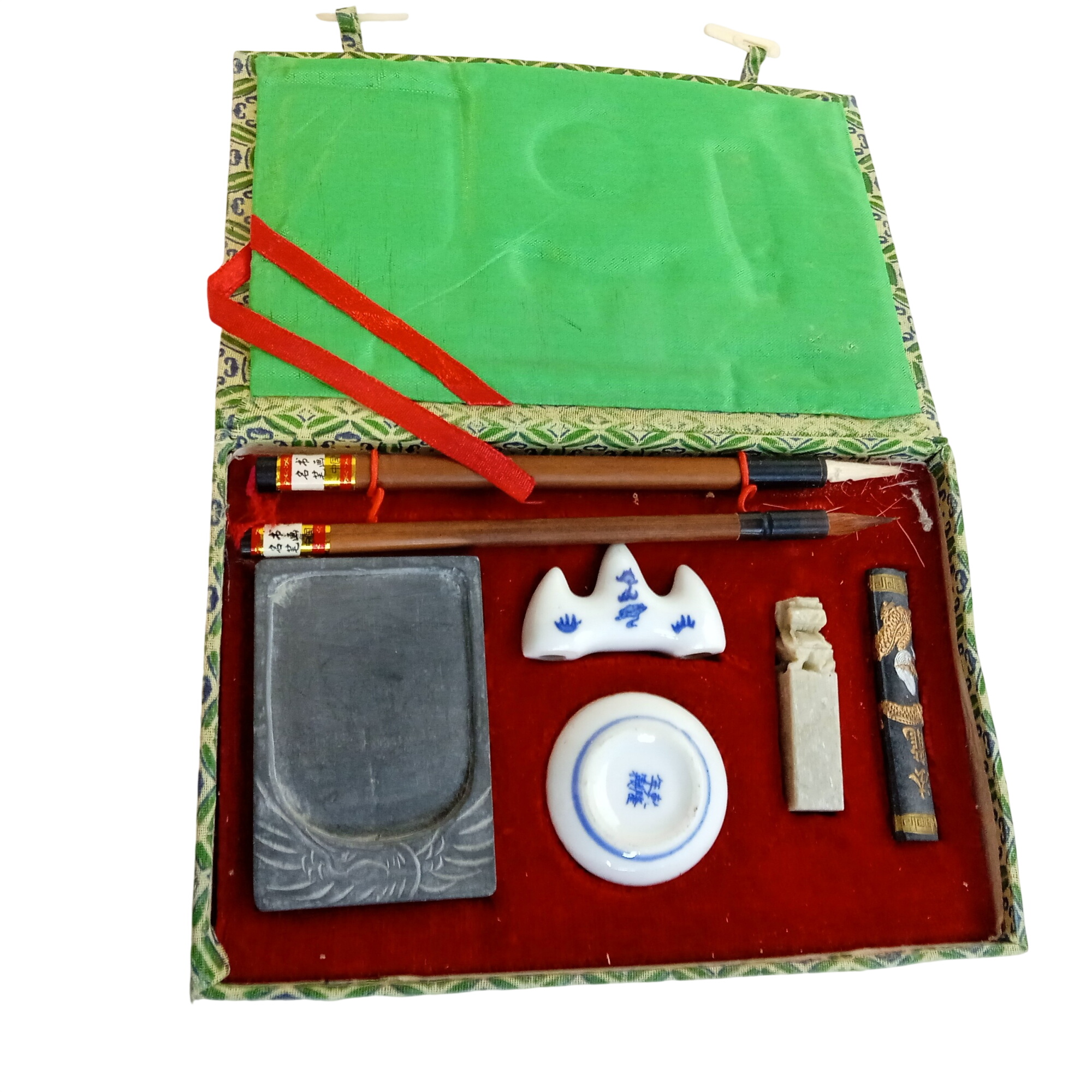 Acheter Coffret Set calligraphie chinois Bon état - 28,00 € Coffret Set calligraphie chinois Bon état - reconditionné disponible sur Label Emmaüs