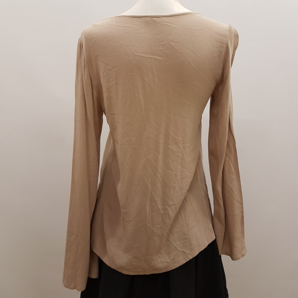 Voir photo 3 de Tunique beige à lacets - RIVER ISLAND - taille 36 estimée Tunique beige à lacets - RIVER ISLAND - taille 36 estimée Bon état - Vue 3 -
