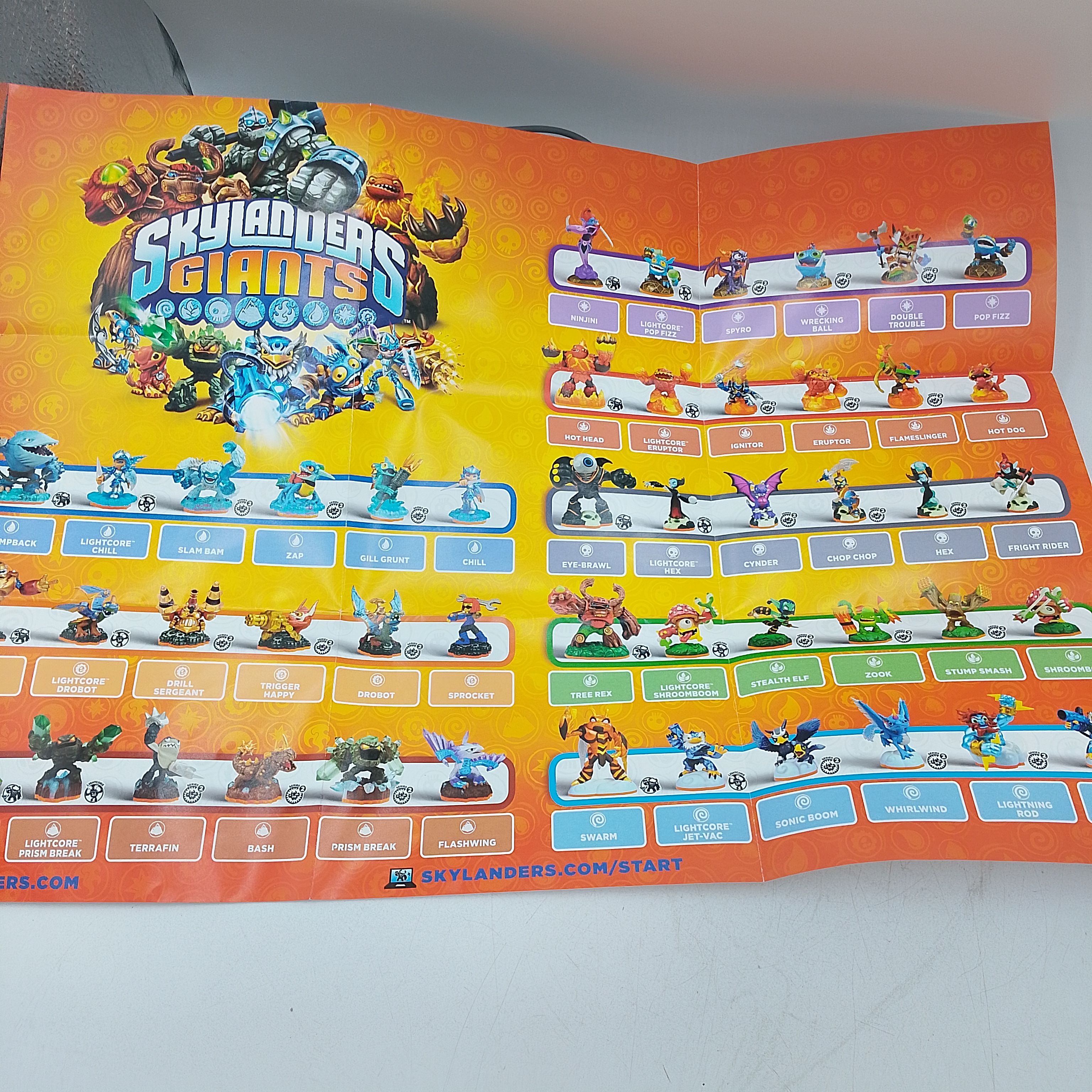 Voir photo 7 de Coffret Skylanders Giants Wii + Portail + 14 figurines dont Dark Spyro Coffret Skylanders Giants Wii + Portail + 14 figurines dont Dark Spyro Bon état - Vue 7 -