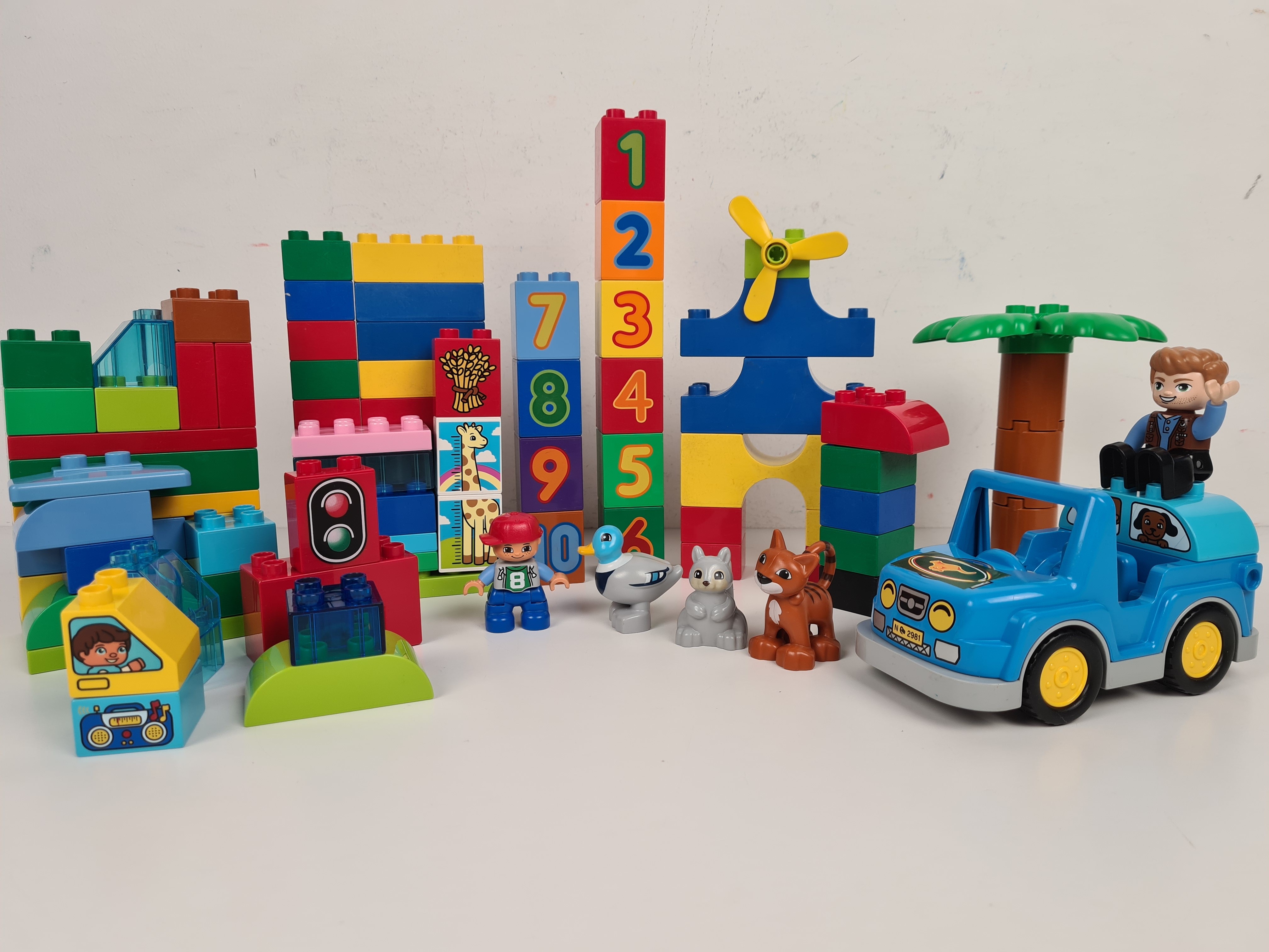 Lego Duplo - Sachet 1kg blocs de construction en vrac avec 1 voiture, des personnages et animaux - +12 mois - Photo 1