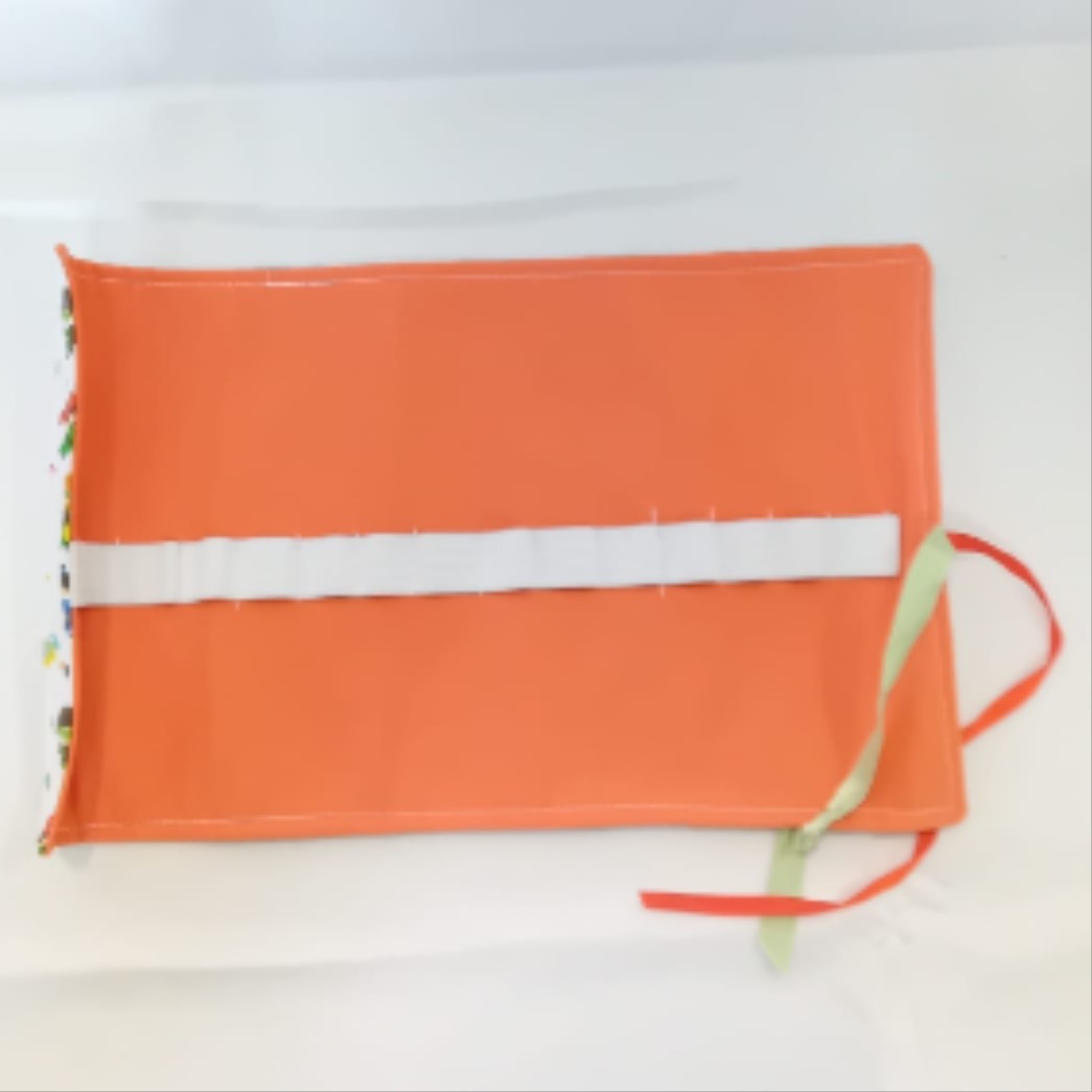 Voir photo 3 de Trousse enroulable en Tissu Neuf Trousse enroulable en Tissu Neuf Comme neuf - Vue 3 -