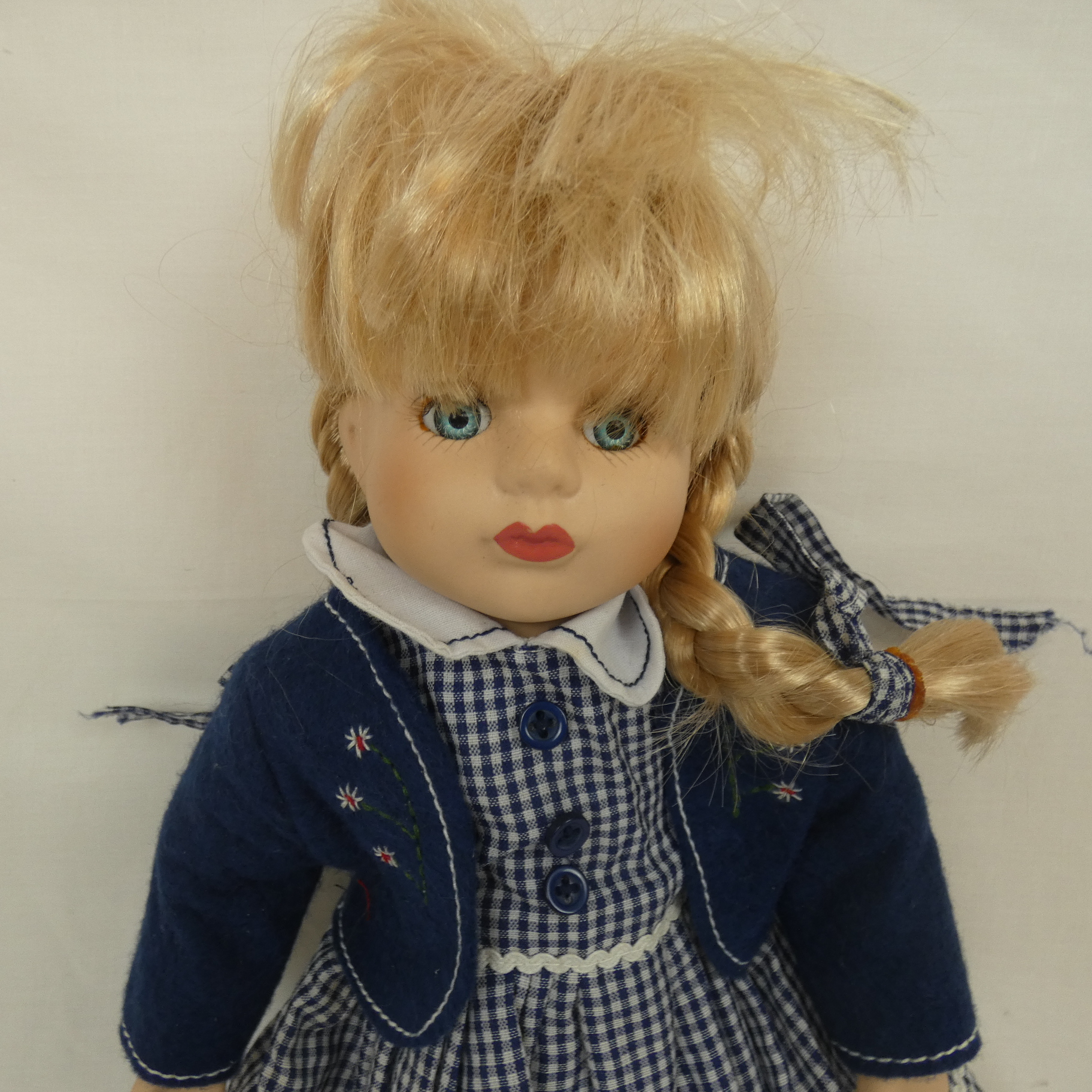 Poupée Féminine Vintage  Très bon état - Vue 2 - 